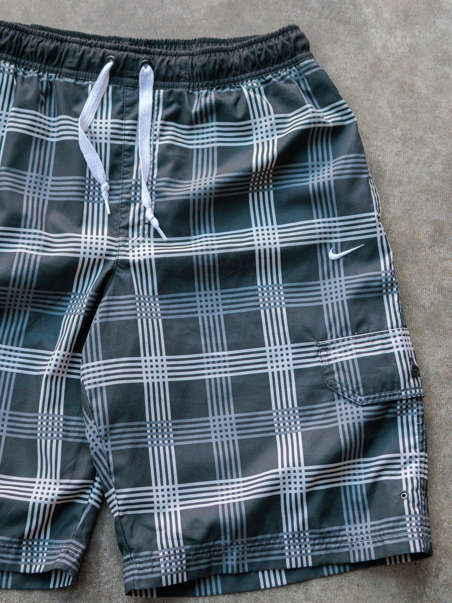 Vintage Black Plaid Nike Cargo Swim Shorts (M)