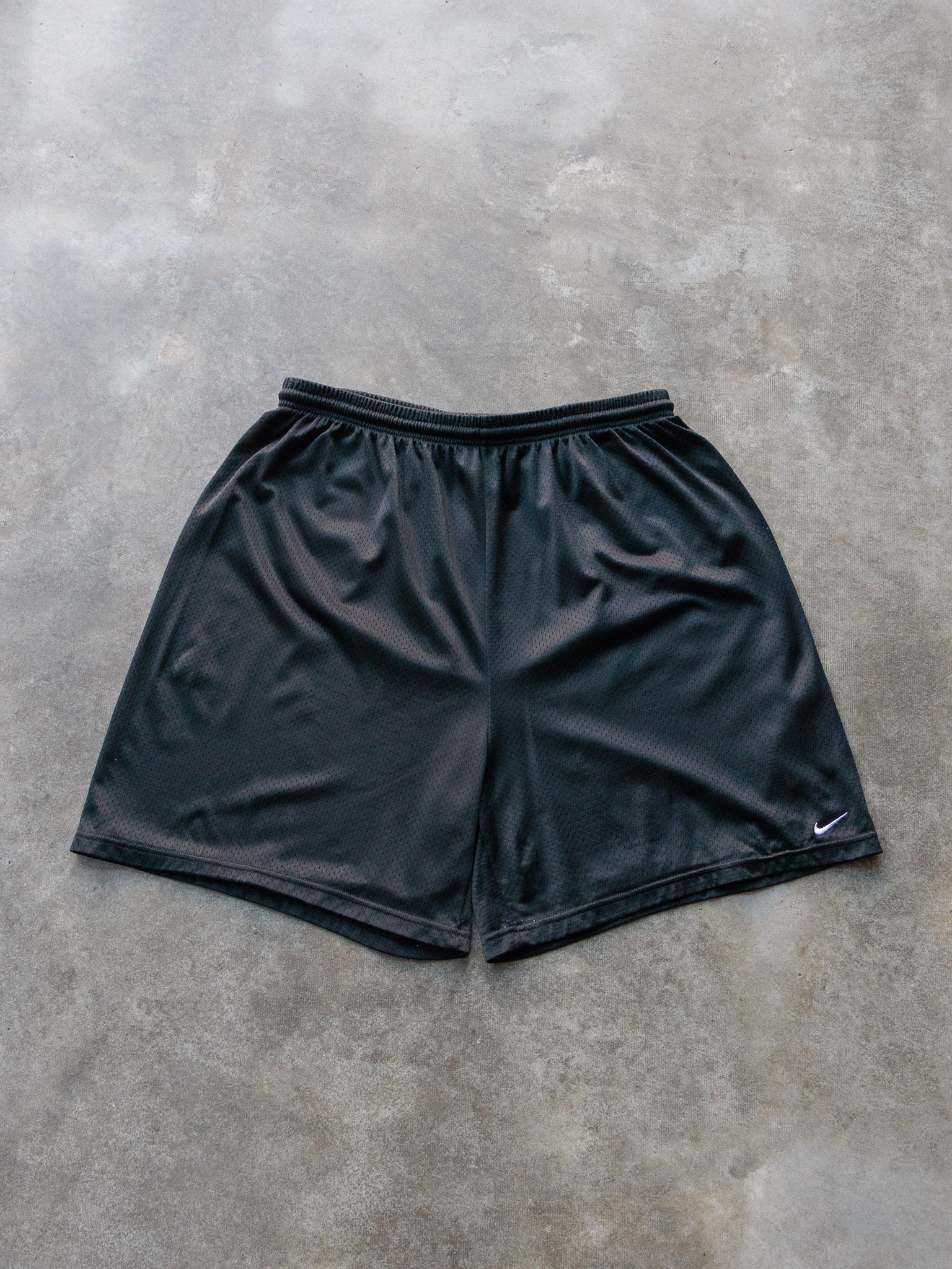 Vintage 00s Black Nike Basketball Shorts (2XL)