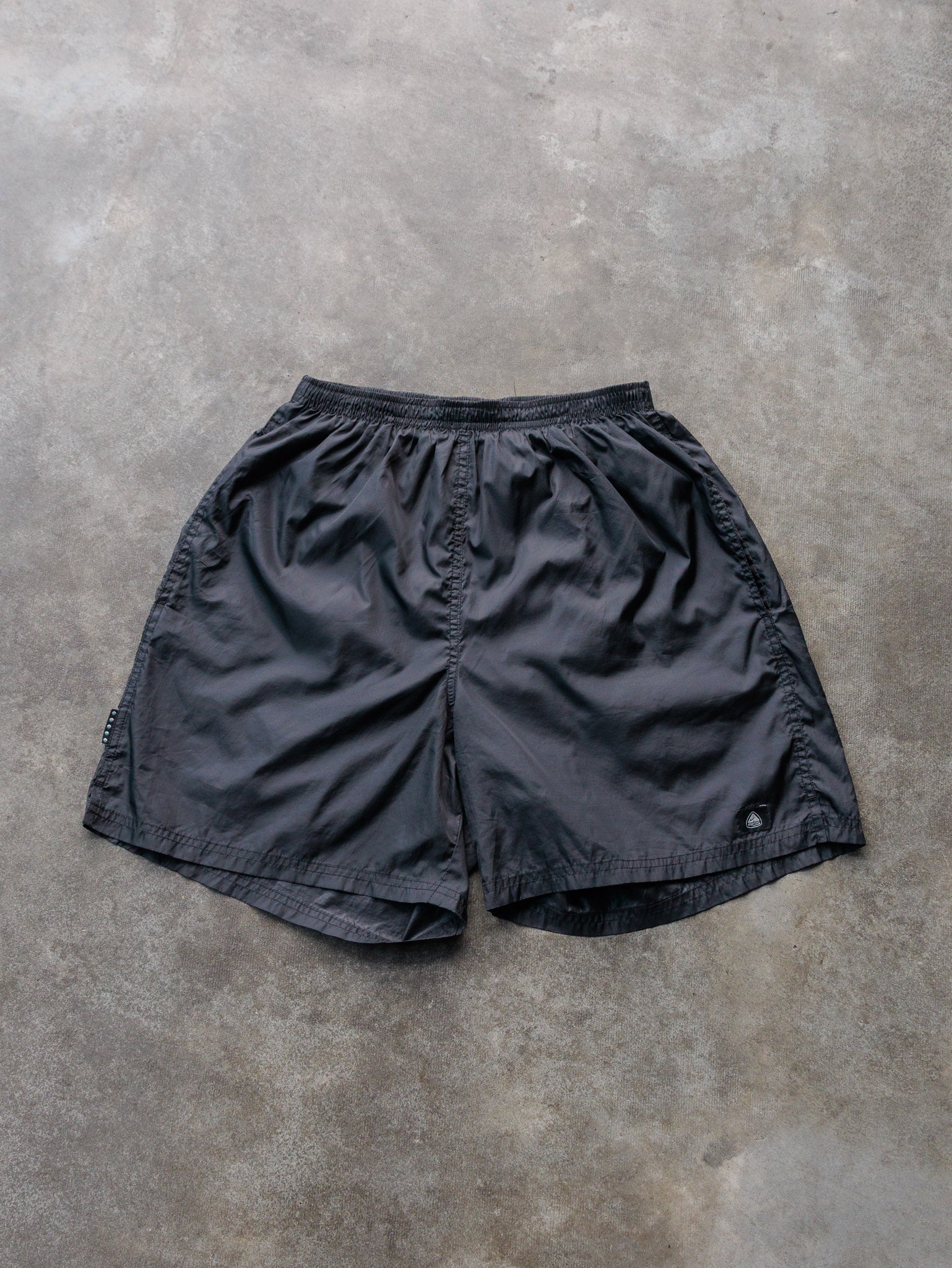 Vintage 00s Black Nike ACG Shorts (M)