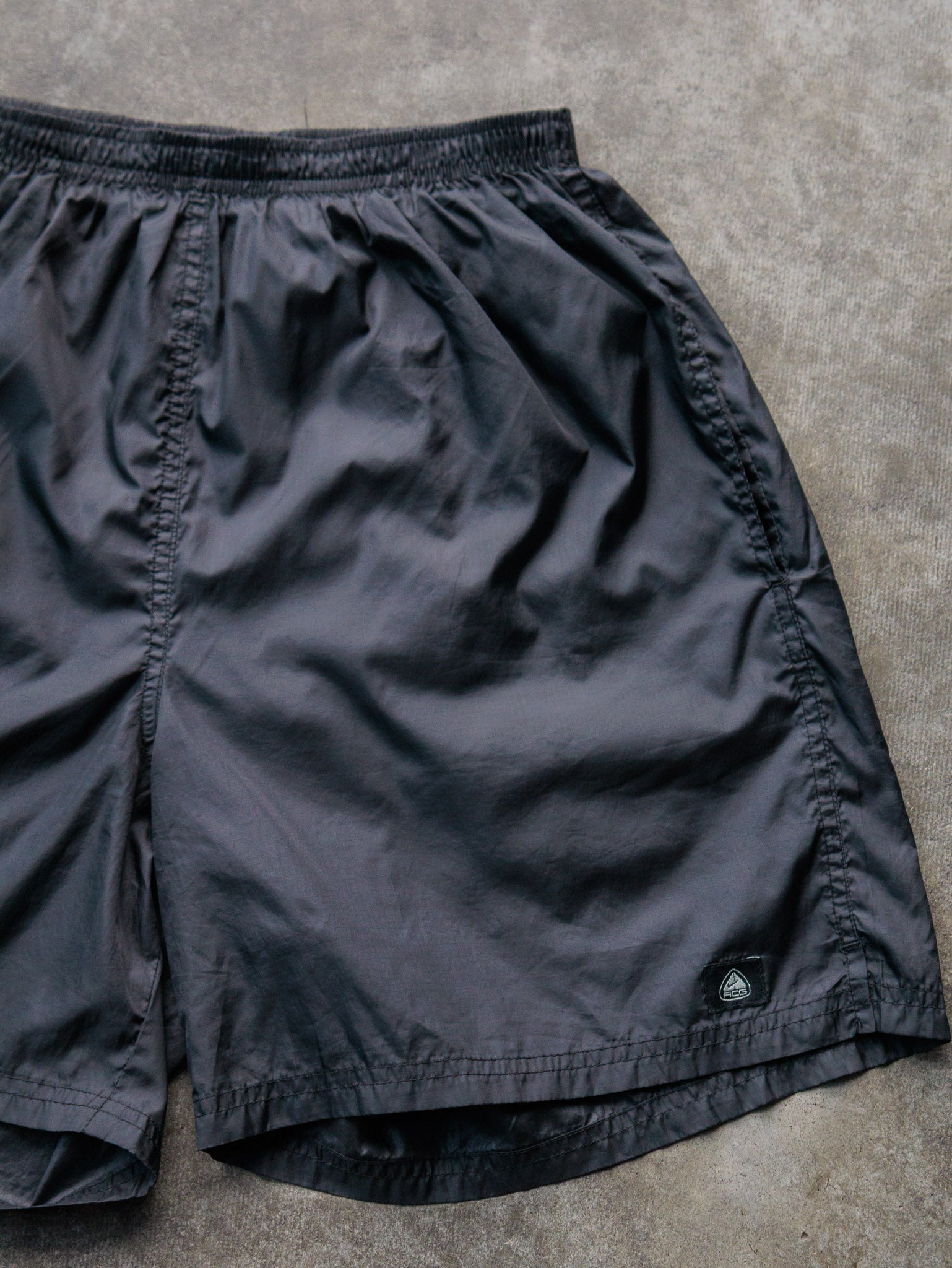 Vintage 00s Black Nike ACG Shorts (M)