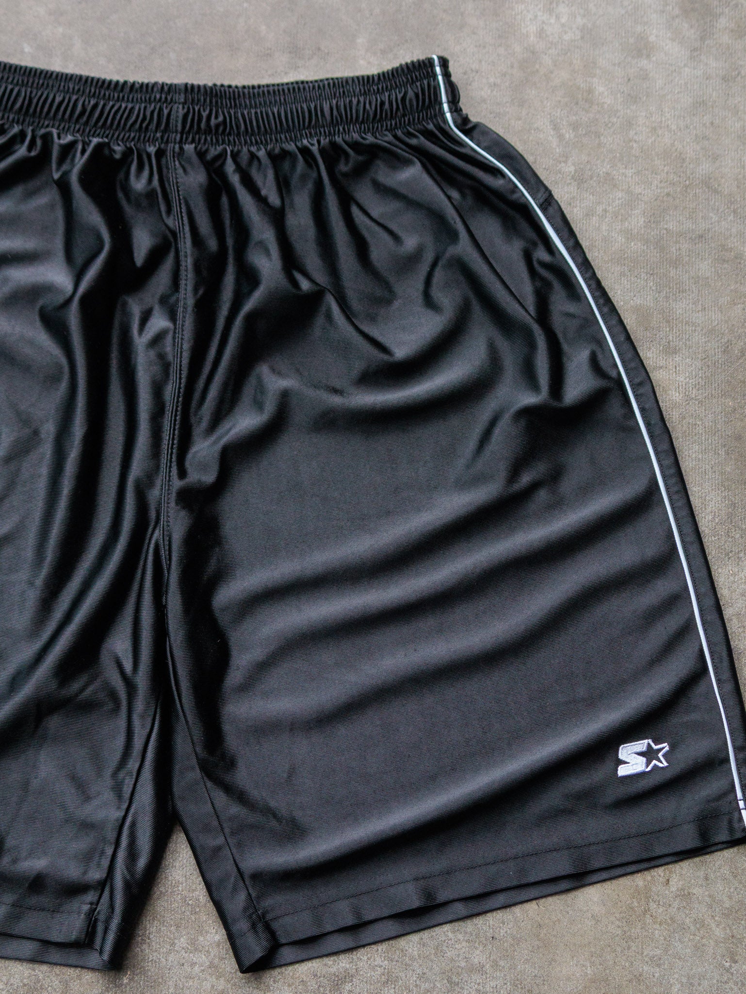 Vintage 00s Black Starter Basketball Shorts (M)