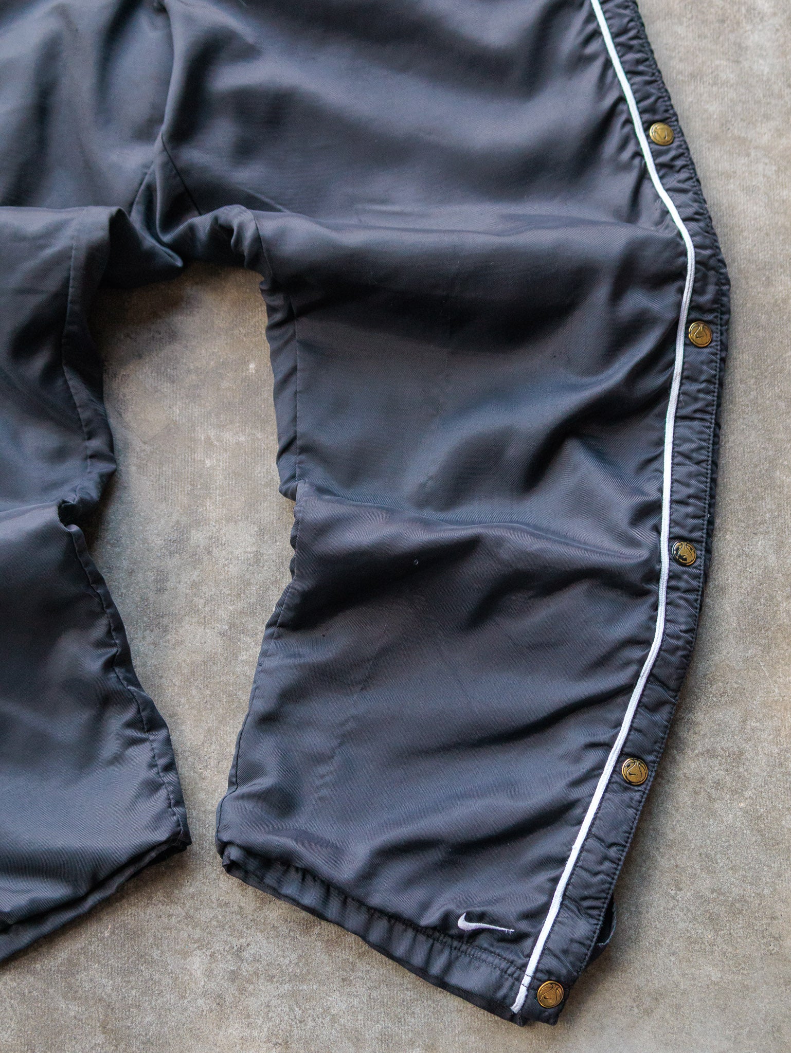 Vintage 90s Black Nike Fleece Lined Tearaway Pants (L)