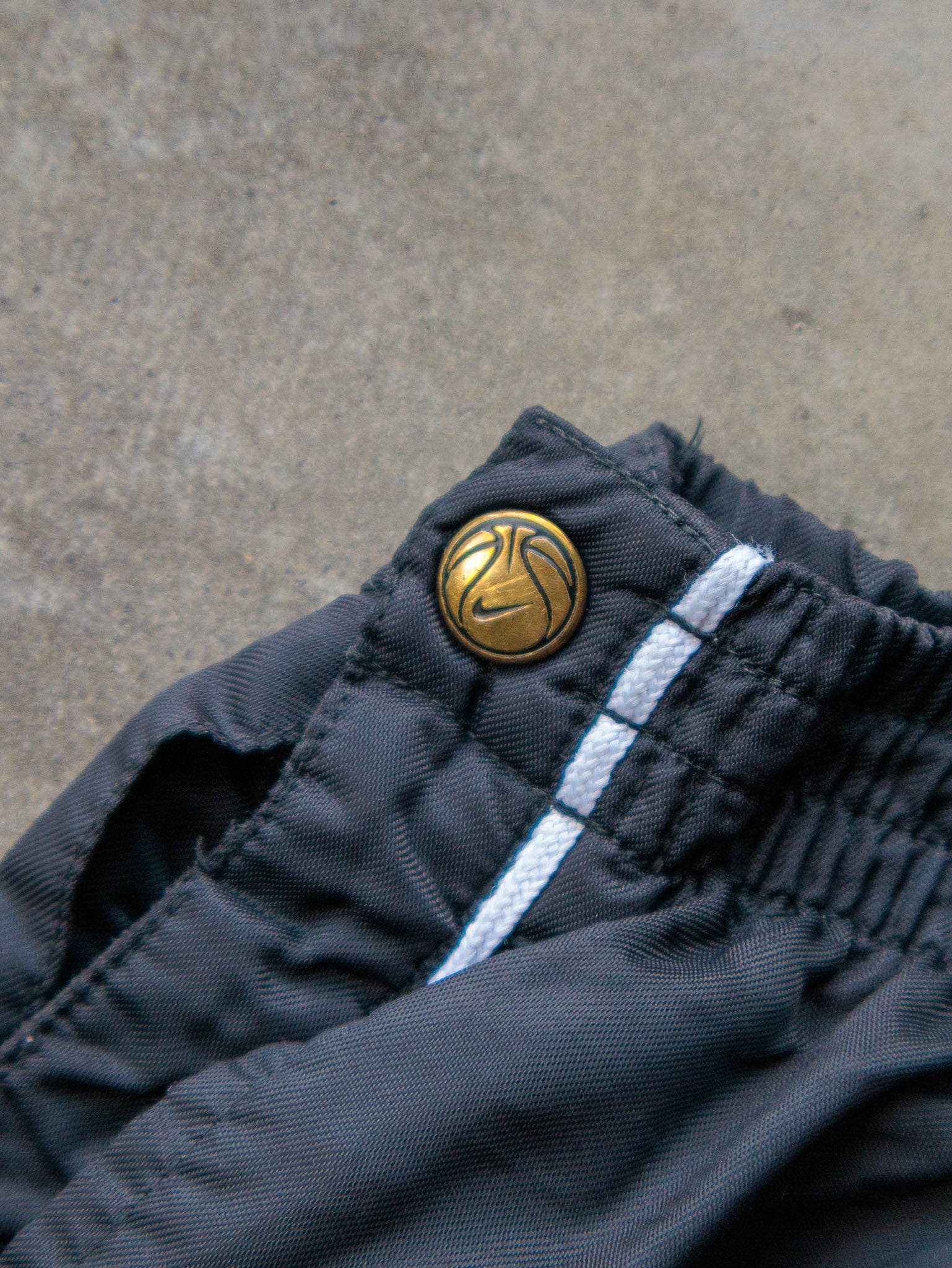 Vintage 90s Black Nike Fleece Lined Tearaway Pants (L)