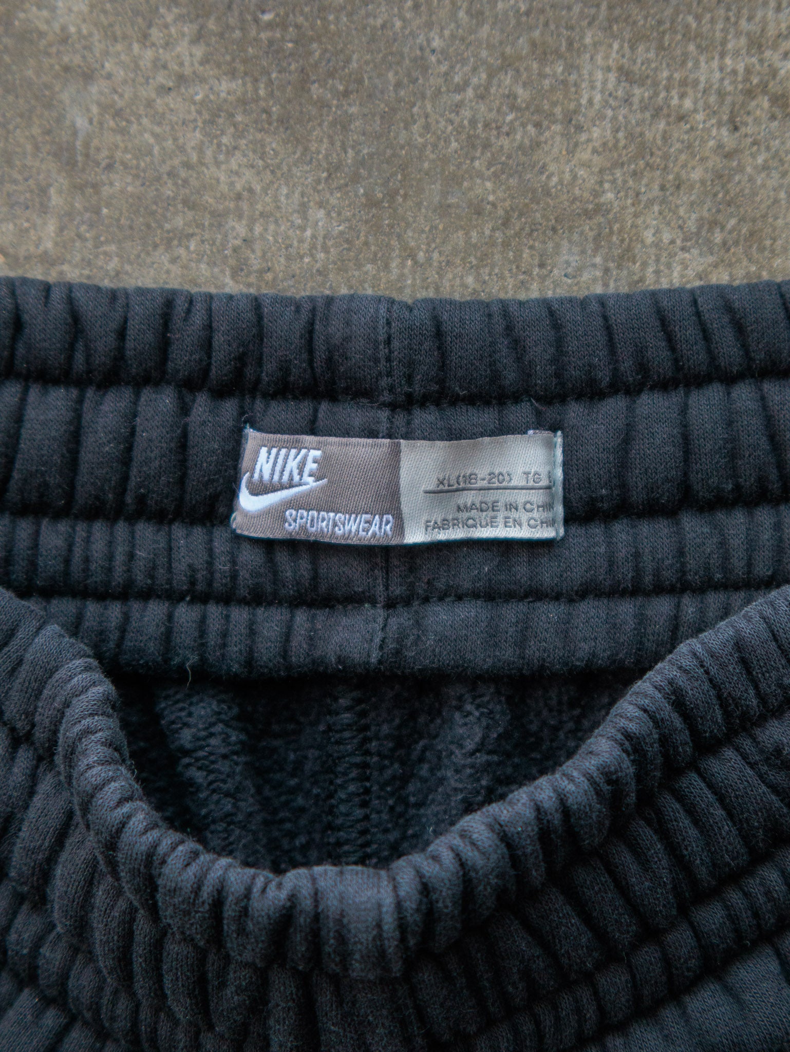 Vintage 00s Black Nike Sweatpants (18-20Y)