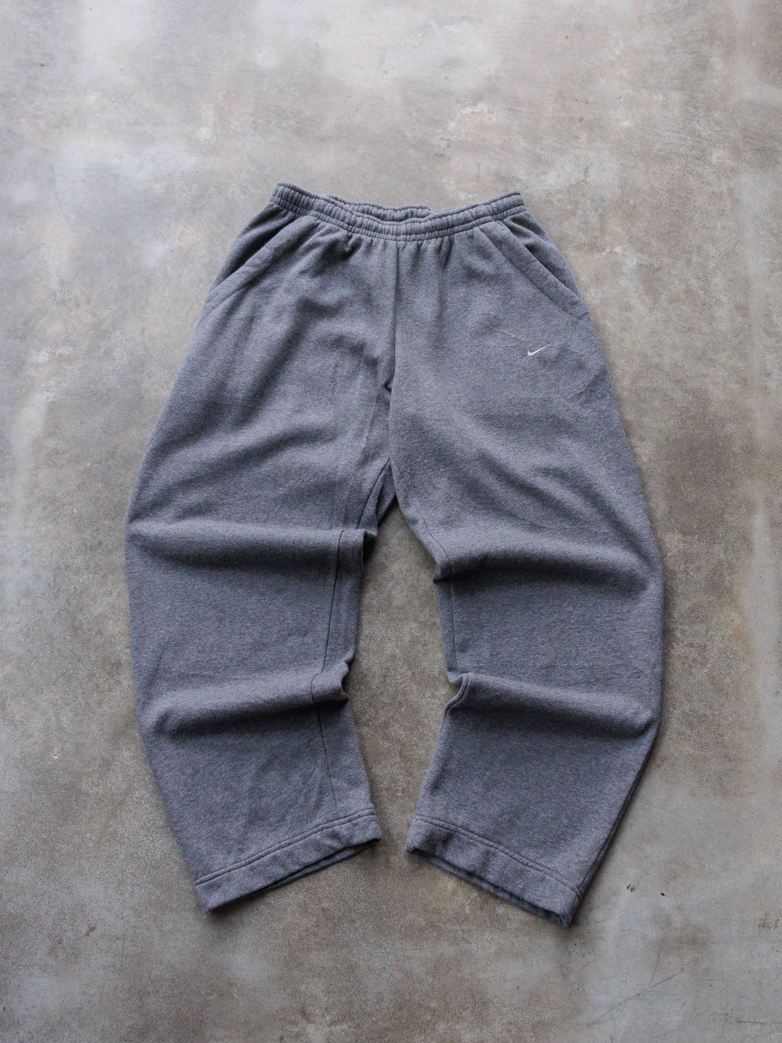 Vintage 00s Grey Nike Sweatpants (L)