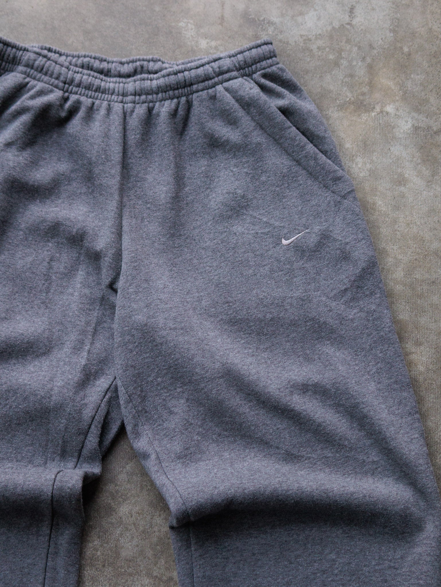Vintage 00s Grey Nike Sweatpants (L)