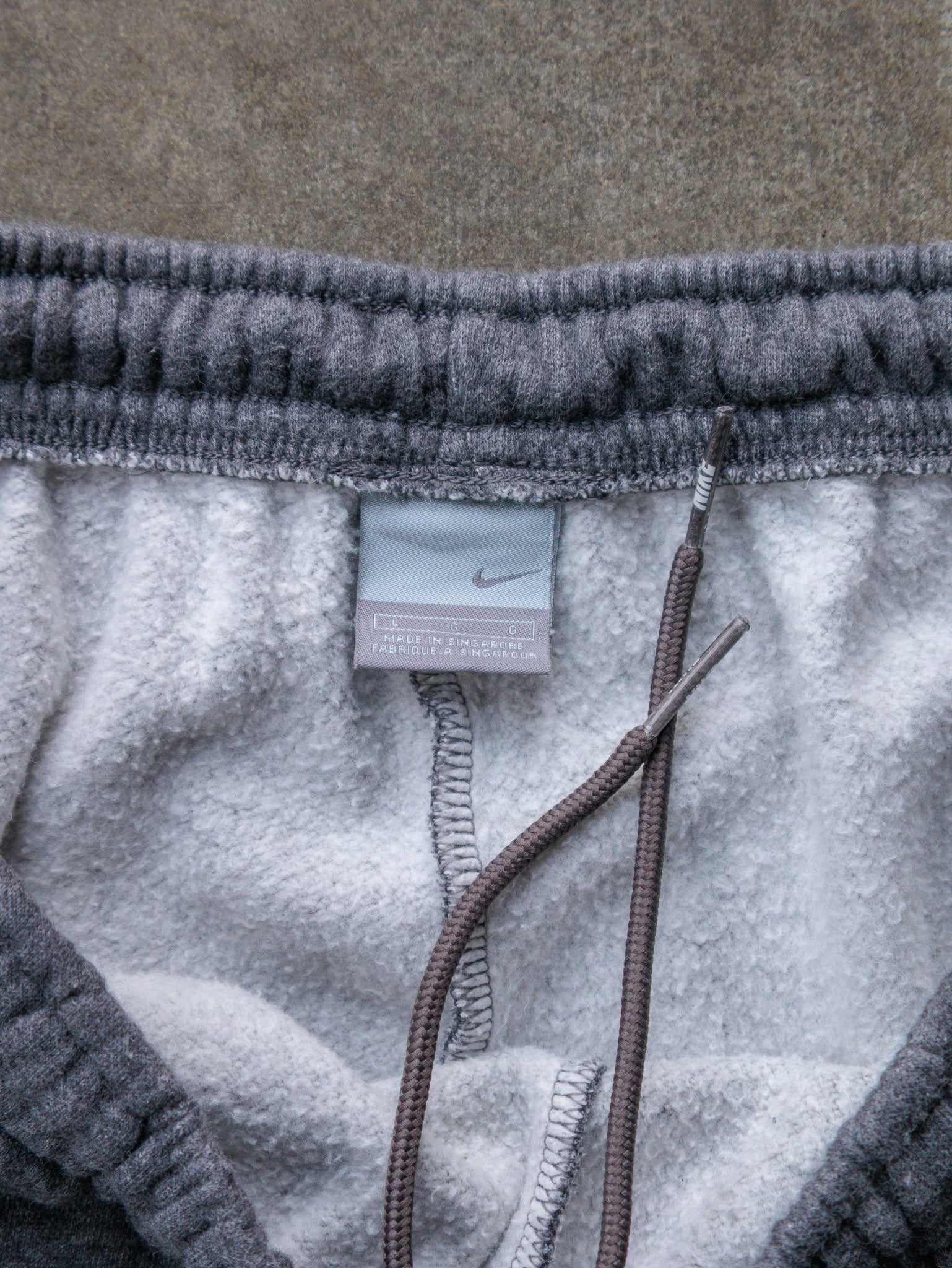 Vintage 00s Grey Nike Sweatpants (L)