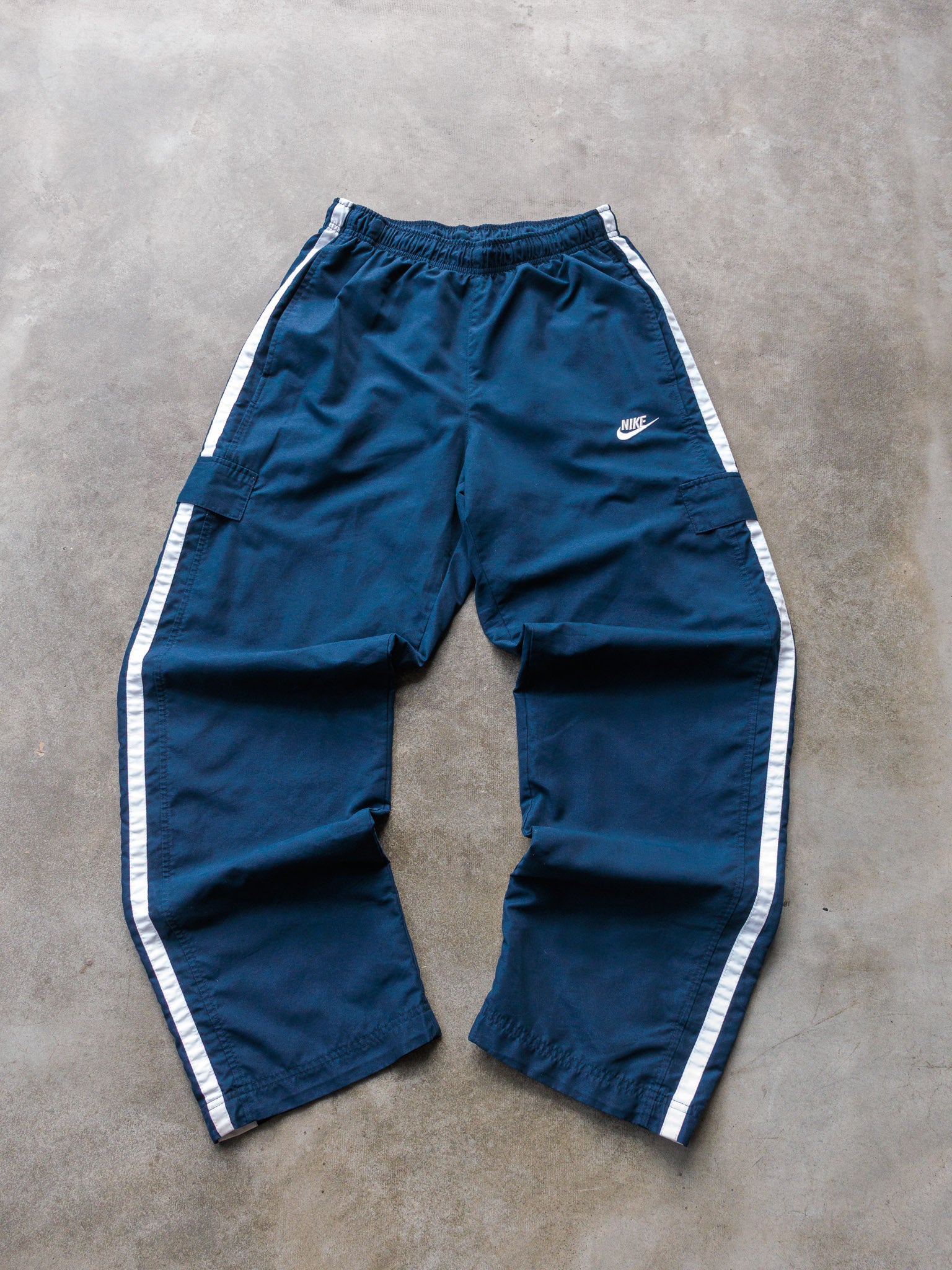 Vintage 00s Navy Nike Cargo Track Pants (M)