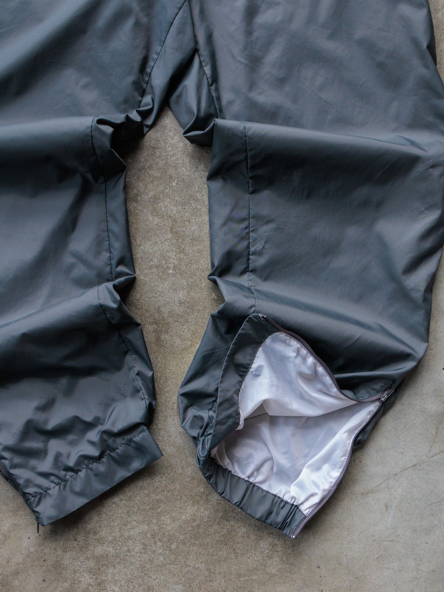 Vintage 00s Grey Fila Track Pants (L)