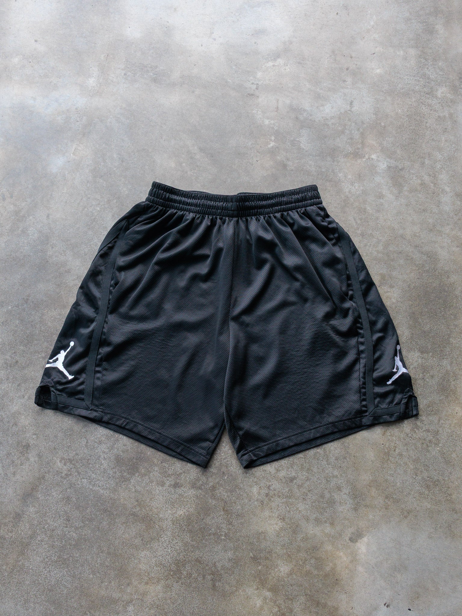 Vintage Black Jordan Mesh Basketball Shorts (2XL)