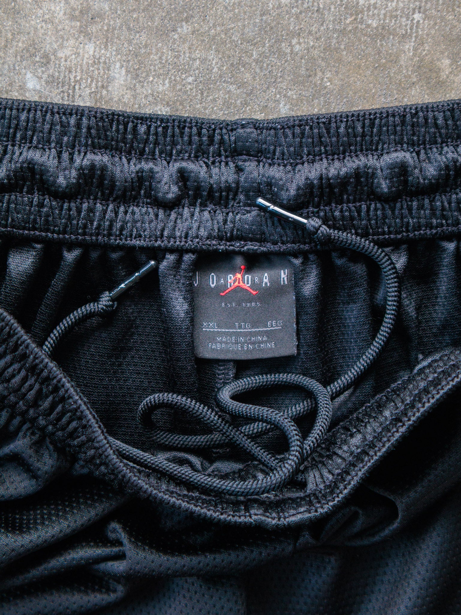 Vintage Black Jordan Mesh Basketball Shorts (2XL)