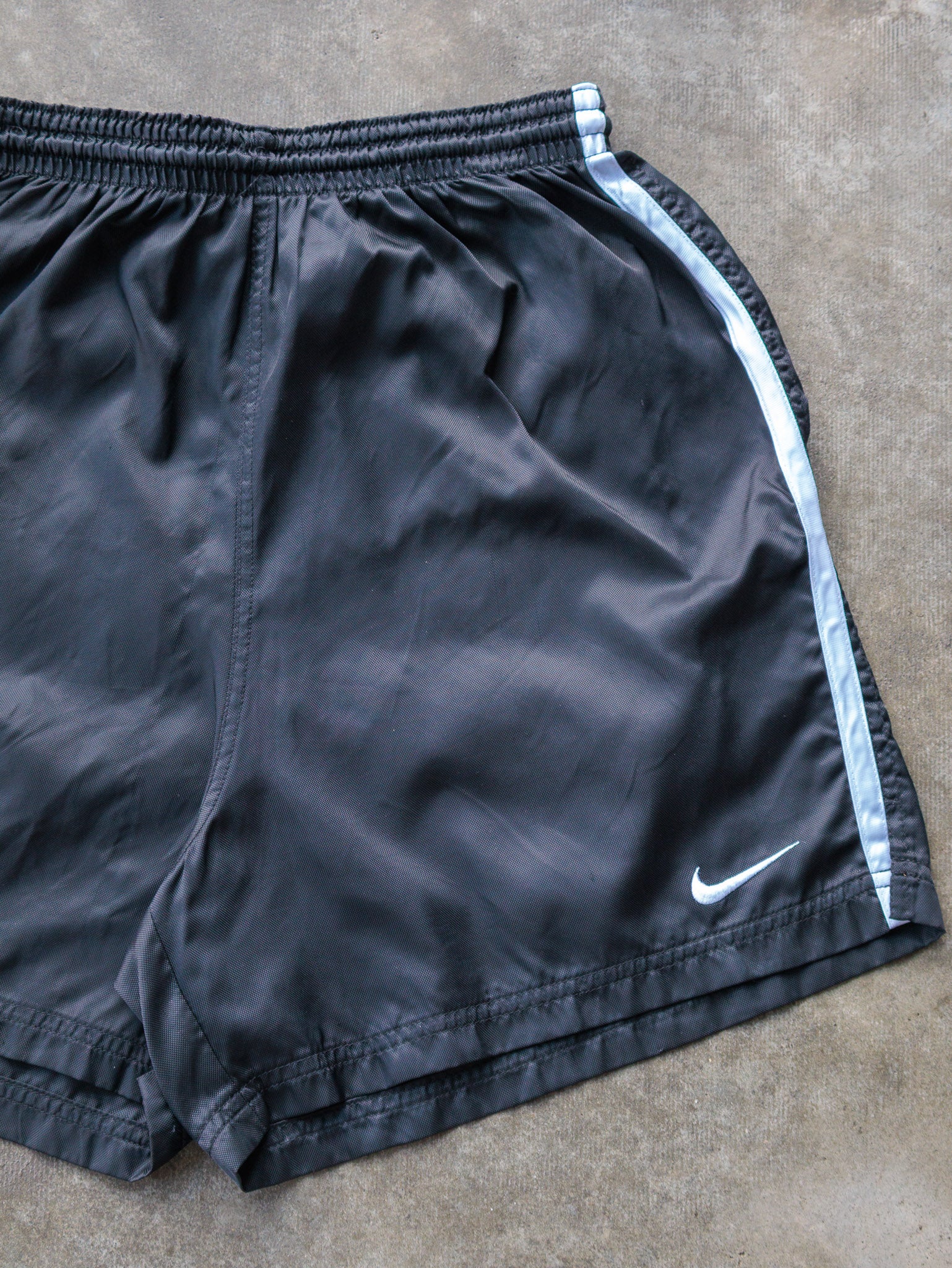 Vintage 00s Black Nike Shorts (M)