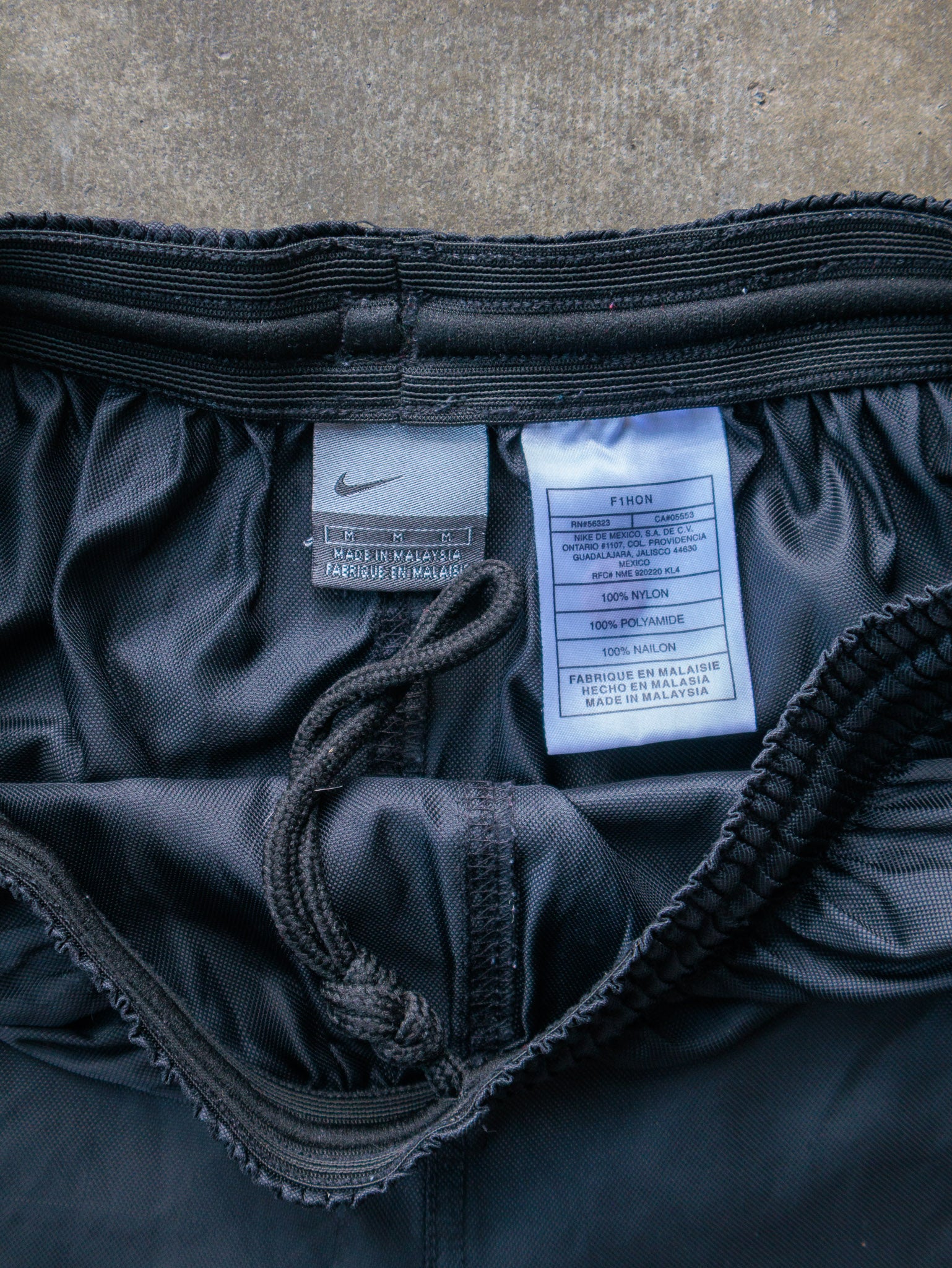 Vintage 00s Black Nike Shorts (M)
