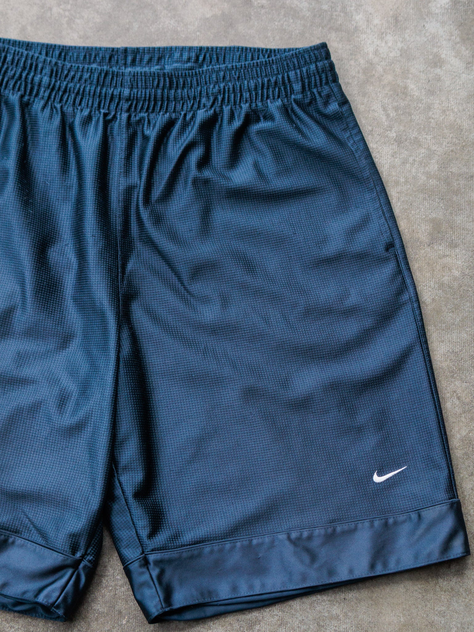 Vintage 00s Navy Nike Basketball Shorts (L)