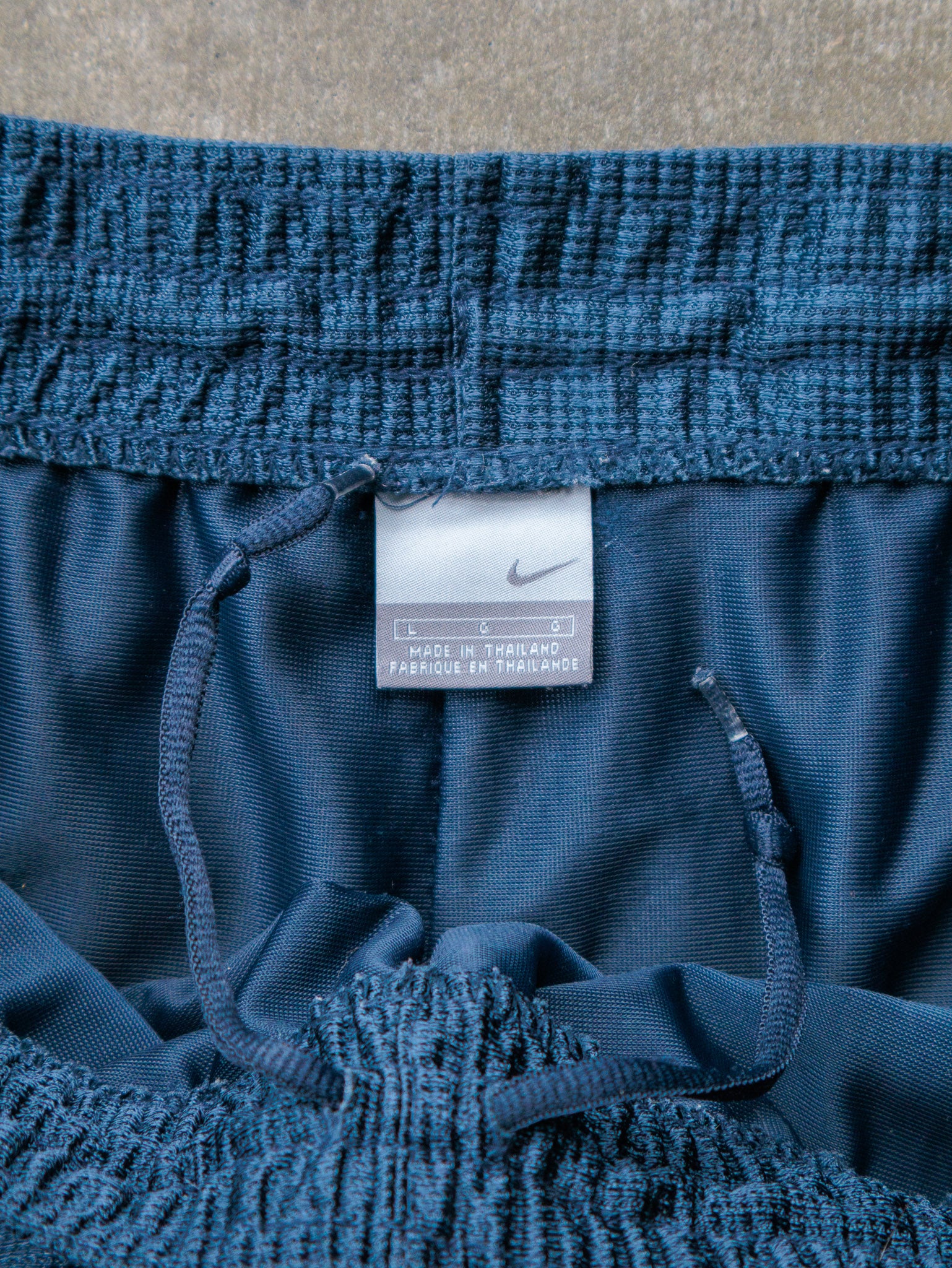Vintage 00s Navy Nike Basketball Shorts (L)