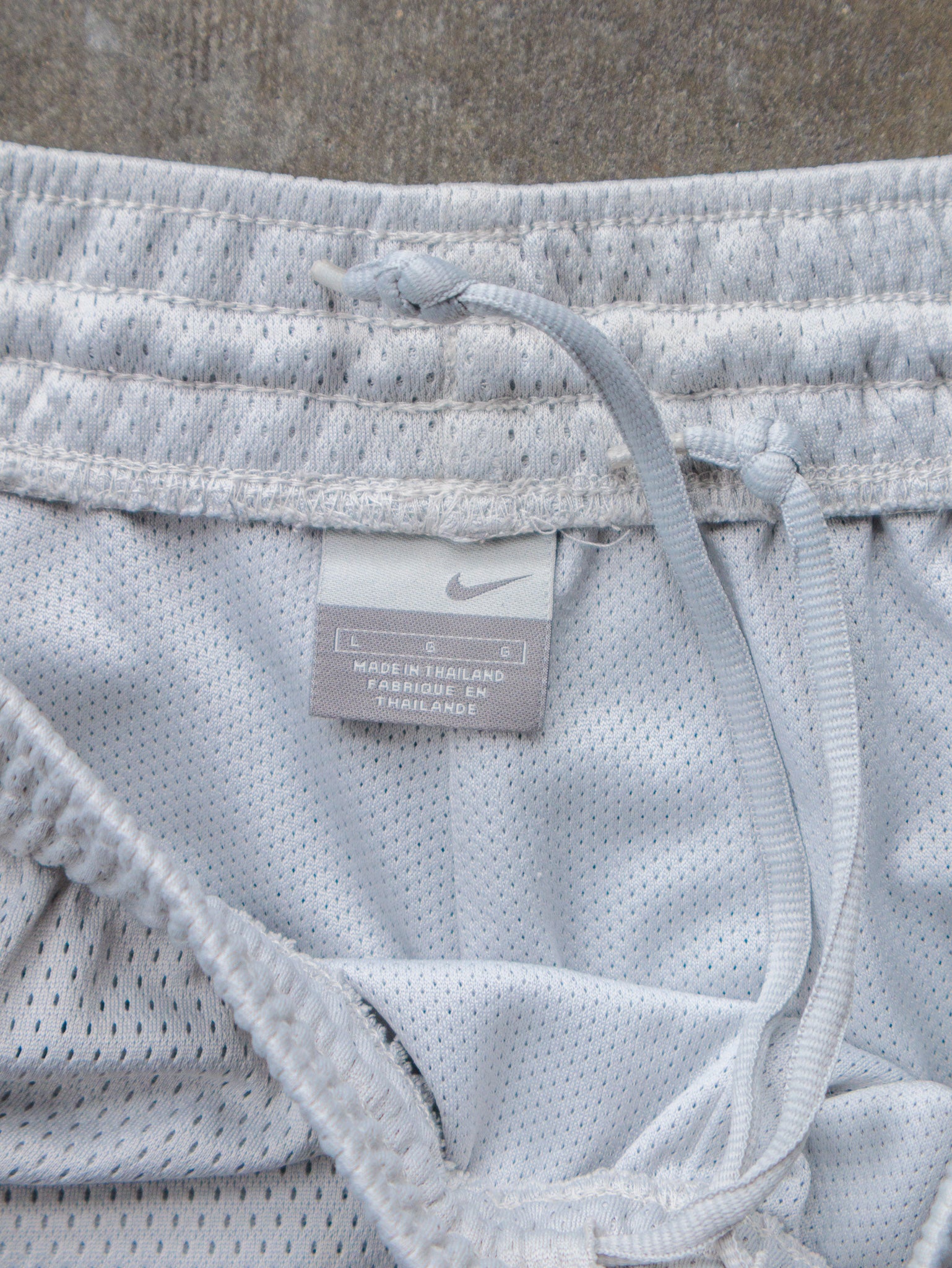 Vintage 00s Grey Nike Basketball Shorts (L)