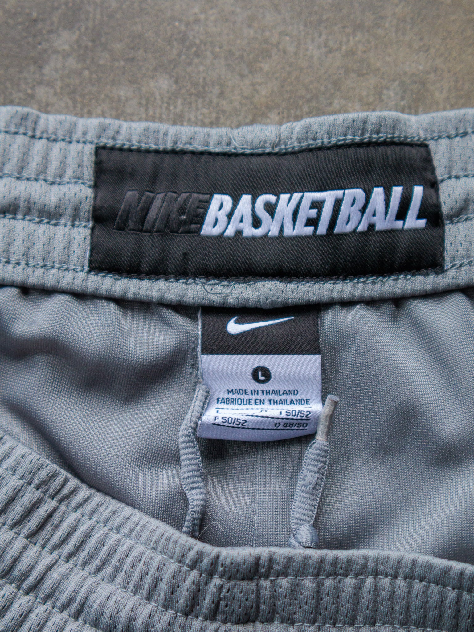Vintage 00s Grey Nike Basketball Shorts (L)