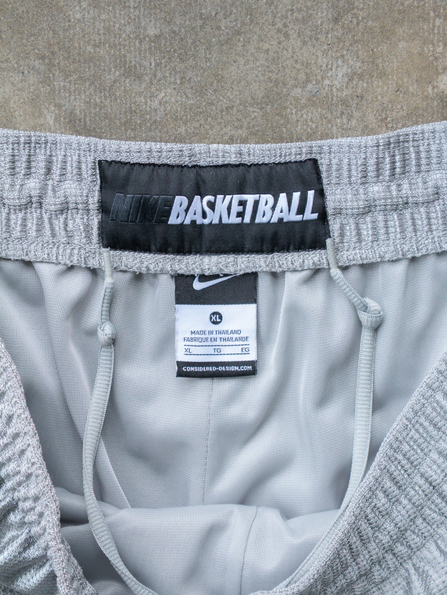 Vintage 00s Silver Nike Basketball Shorts (XL)