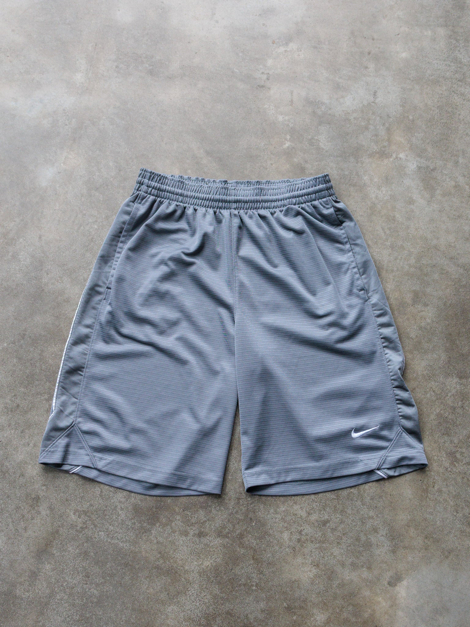 Vintage Grey Nike Basketball Shorts (M)