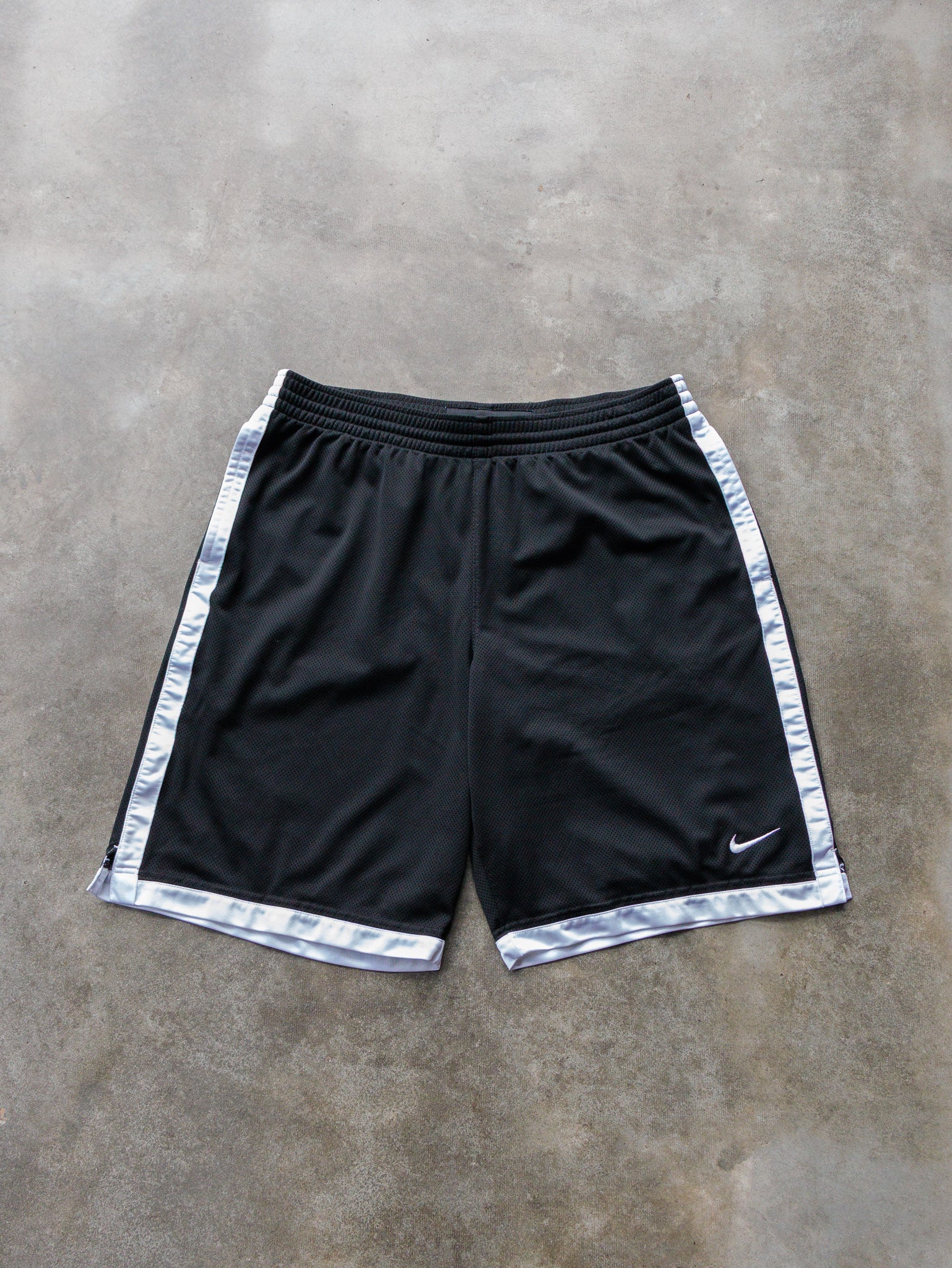 Vintage Black & White Nike Basketball Shorts (L)