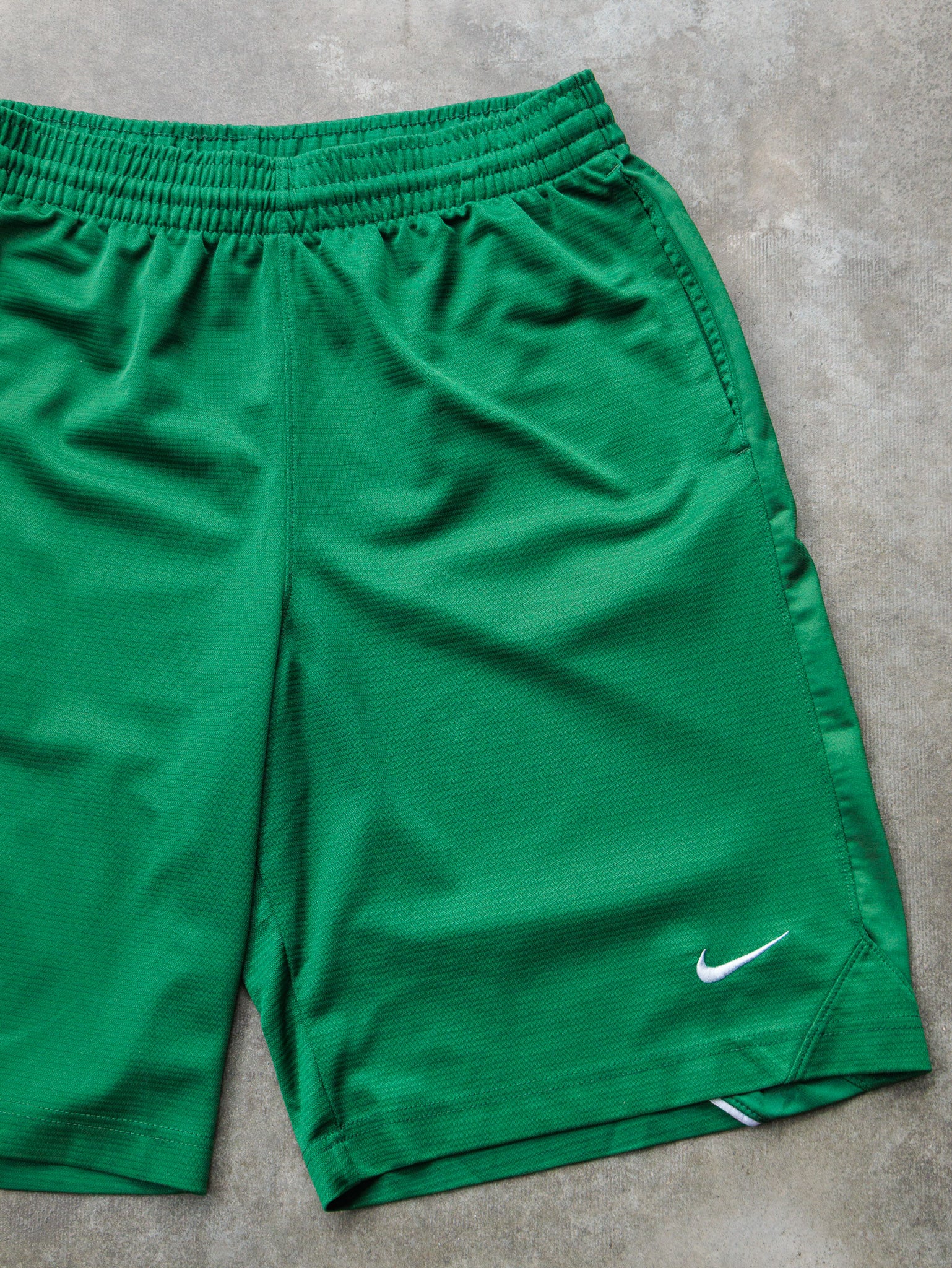 Vintage 00s Green Nike Basketball Shorts (M)