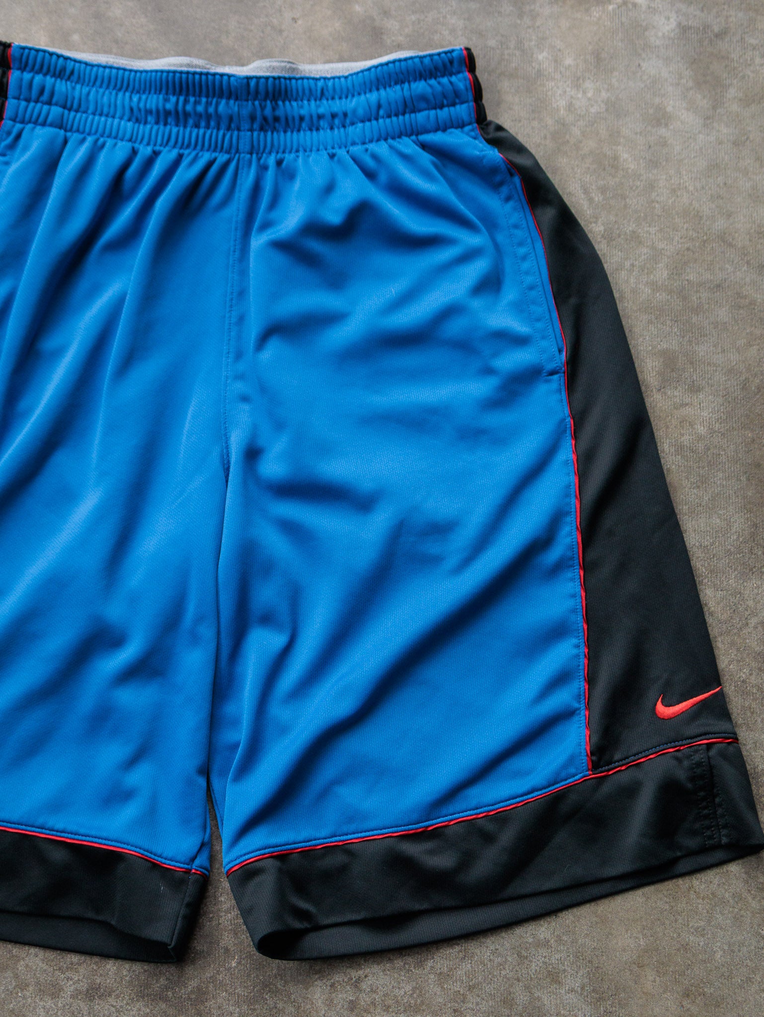 Vintage 00s Blue Nike Basketball Shorts (L)