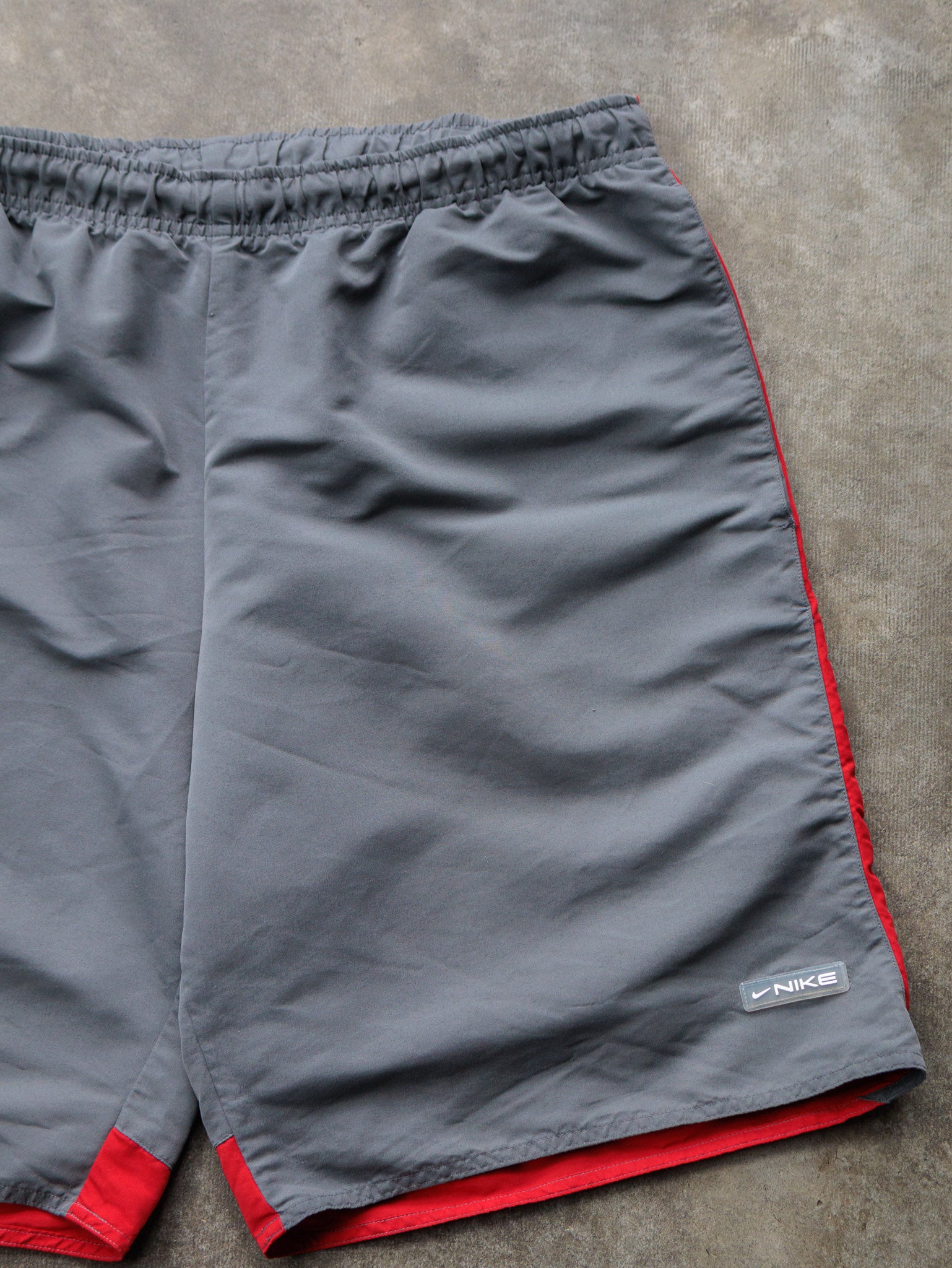 Vintage 00s Grey & Red Nike Shorts (XL)