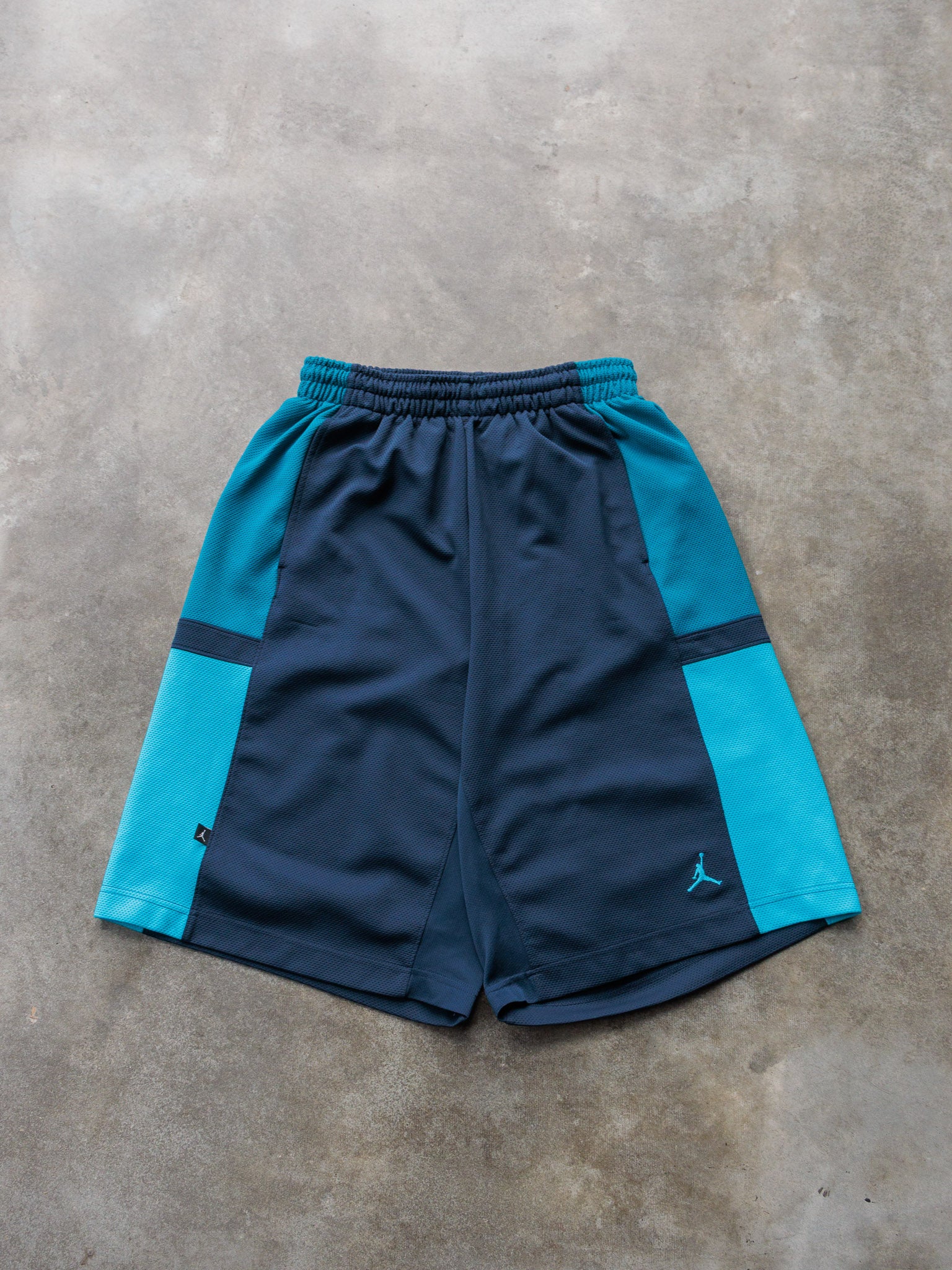 Vintage 00s Teal Jordan Basketball Shorts (L)