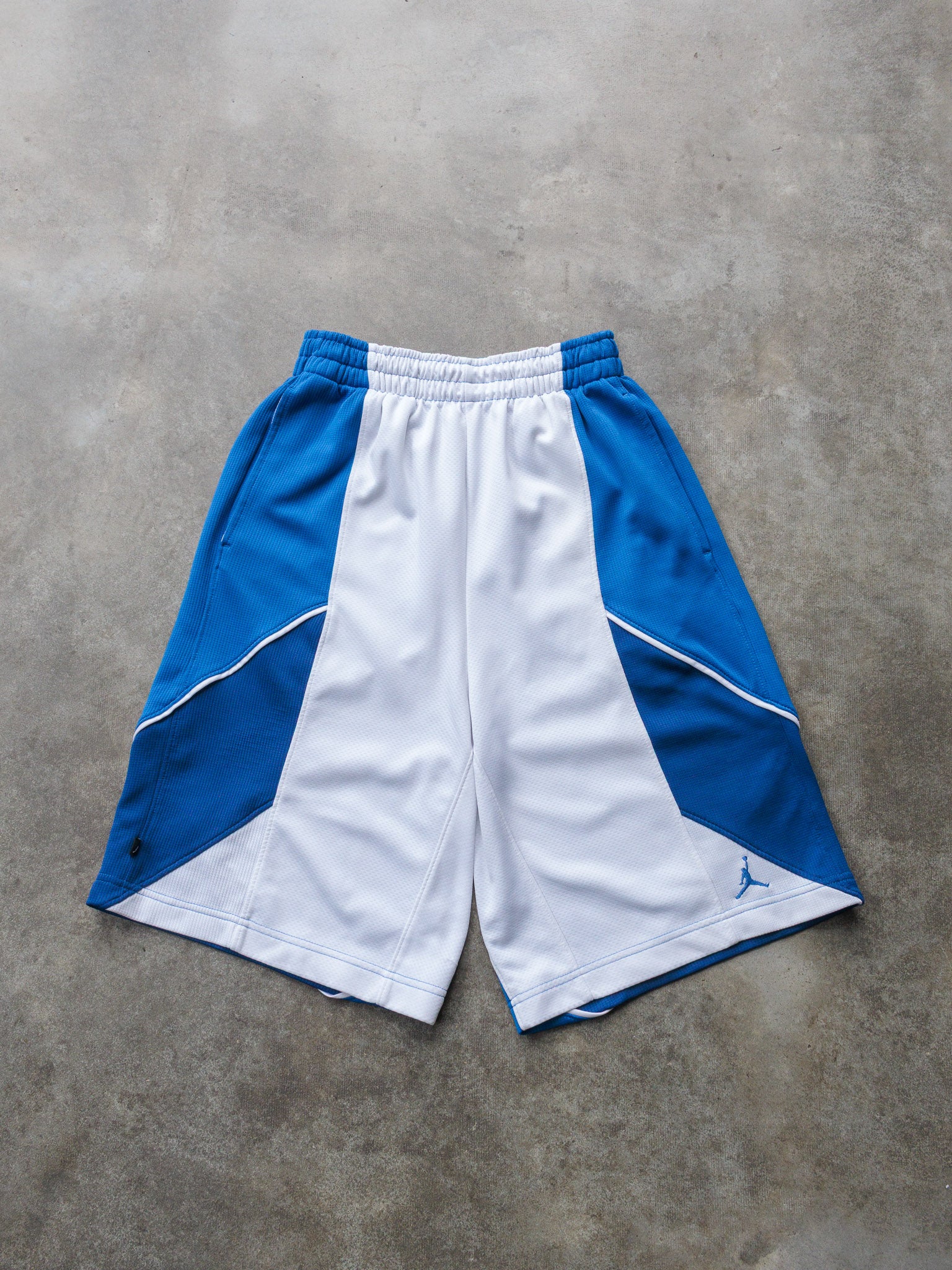 Vintage White & Blue Jordan Basketball Shorts (M)