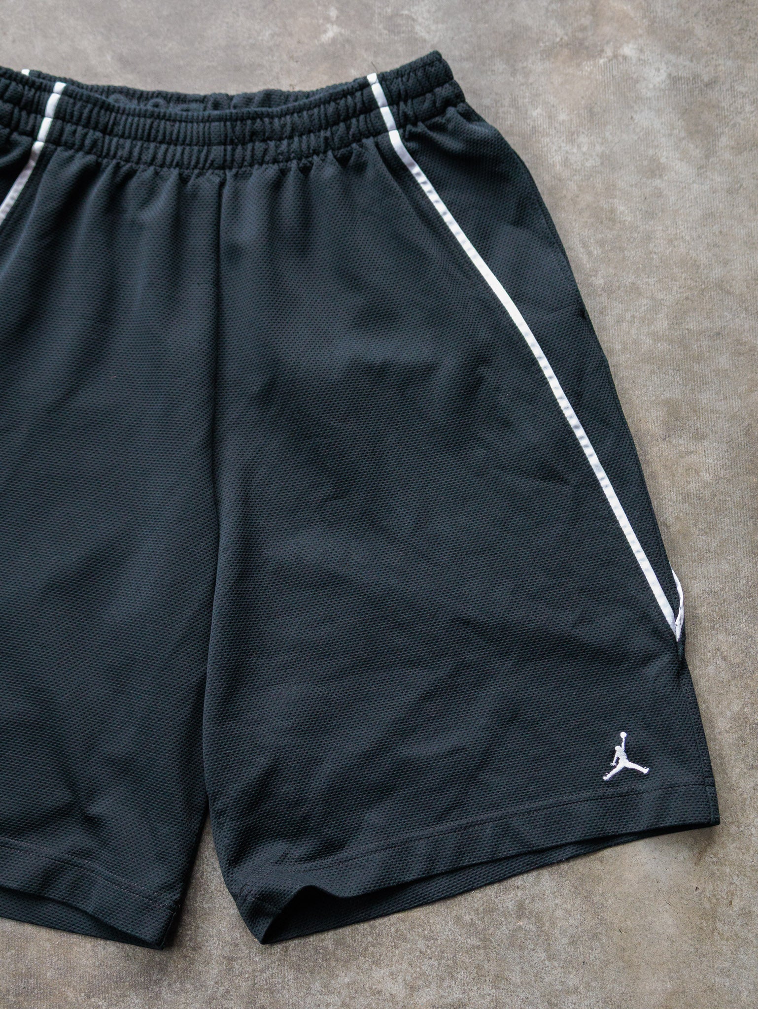 Vintage 00s Black Jordan Basketball Shorts (M)