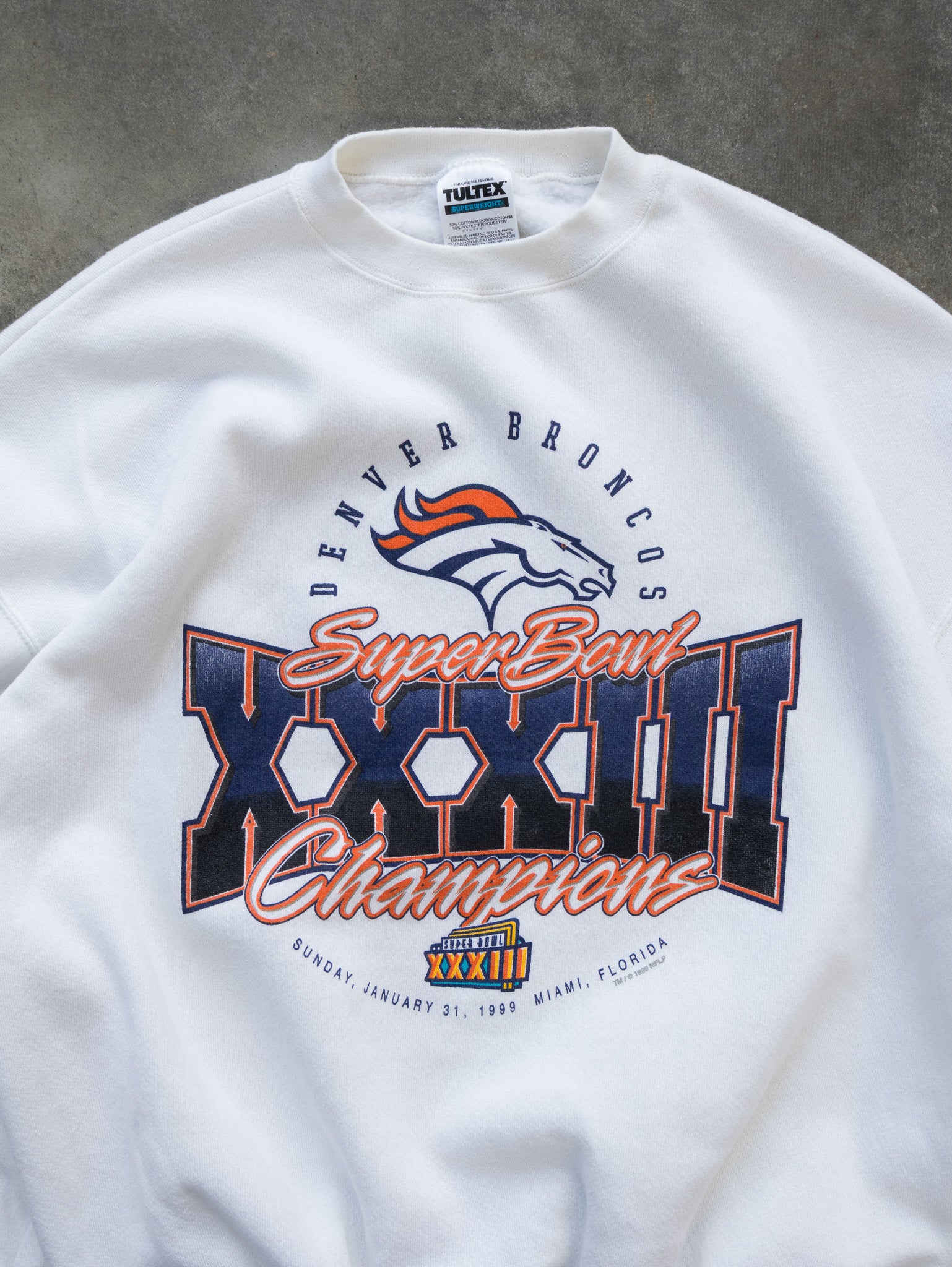Vintage 1999 Denver Broncos Super Bowl Champions Sweatshirt (XL)