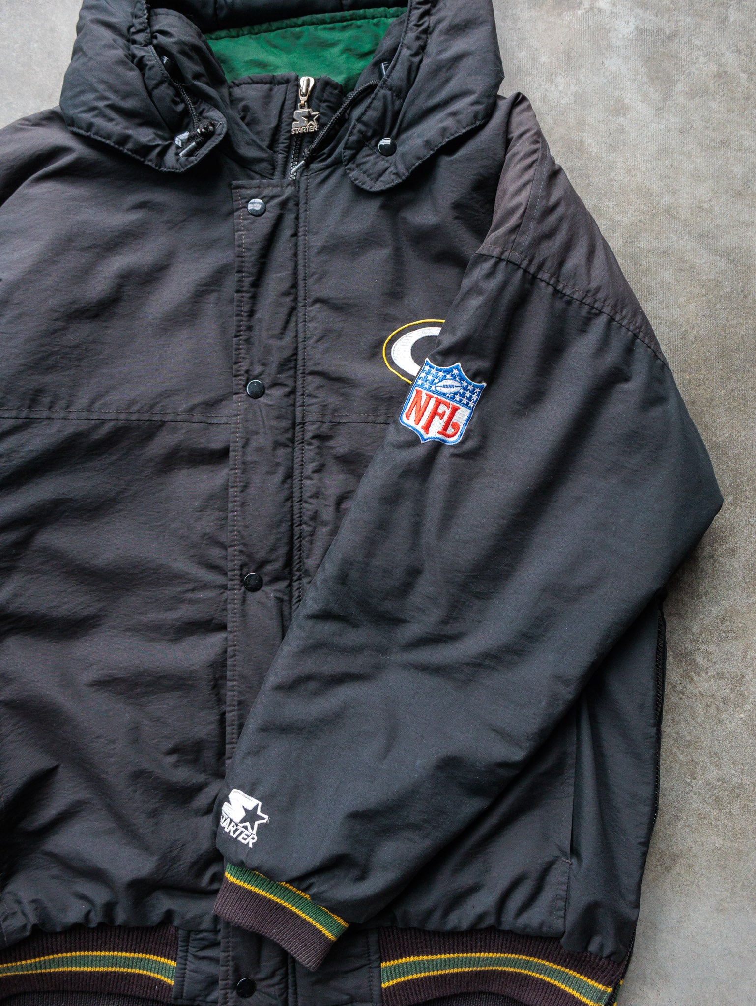 Vintage 90s Black Starter Green Bay Packers Puffer Jacket (L)