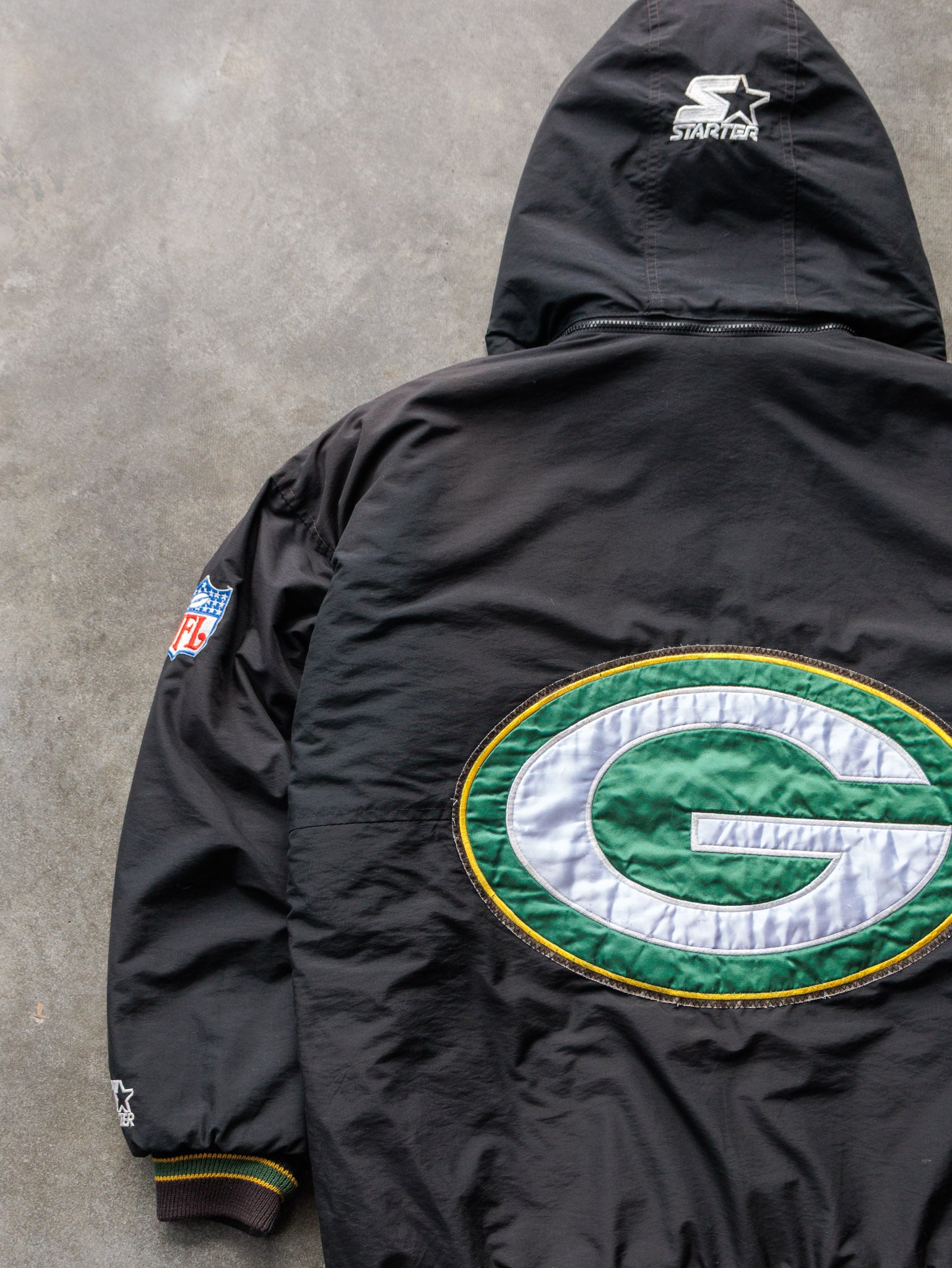 Vintage 90s Black Starter Green Bay Packers Puffer Jacket (L)