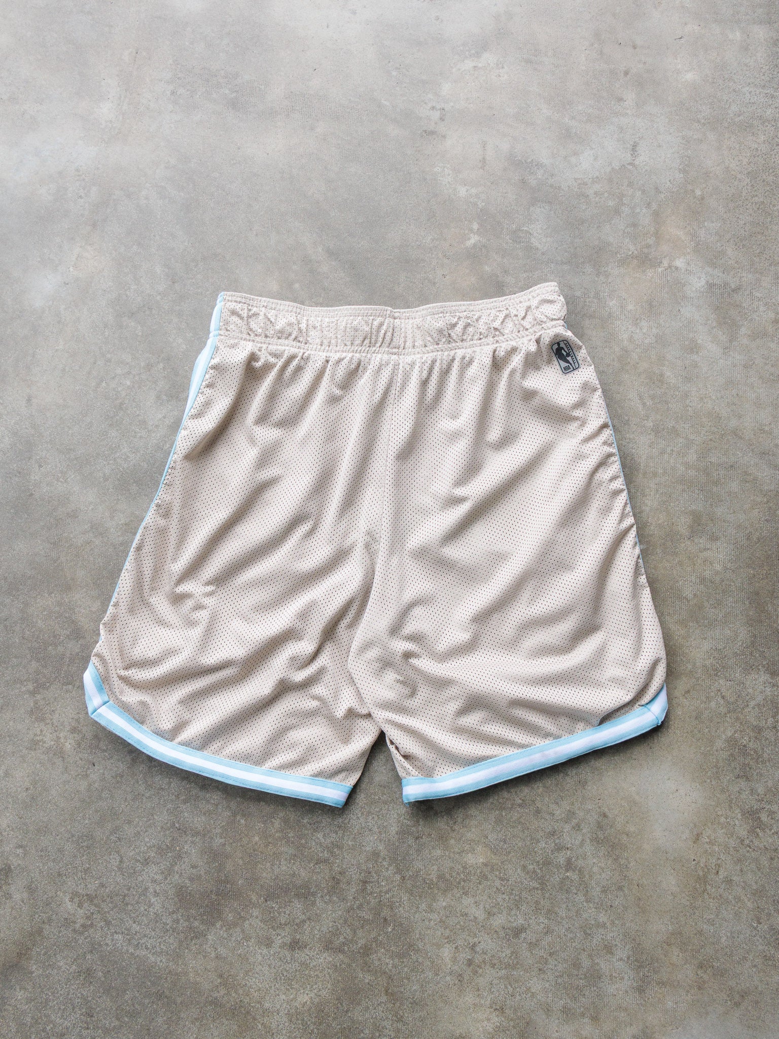 Vintage Cream NBA Basketball Mesh Shorts (M)