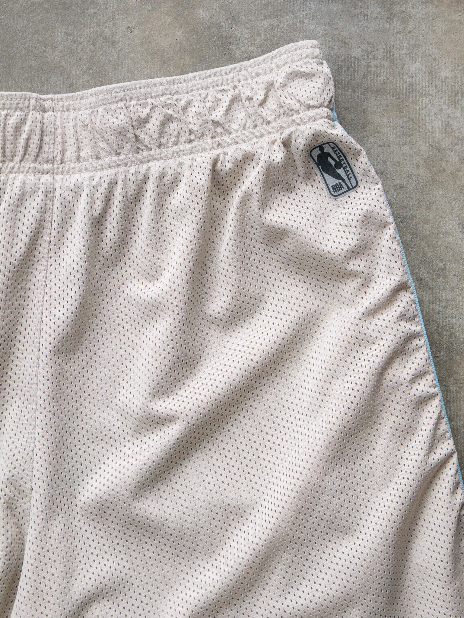 Vintage Cream NBA Basketball Mesh Shorts (M)