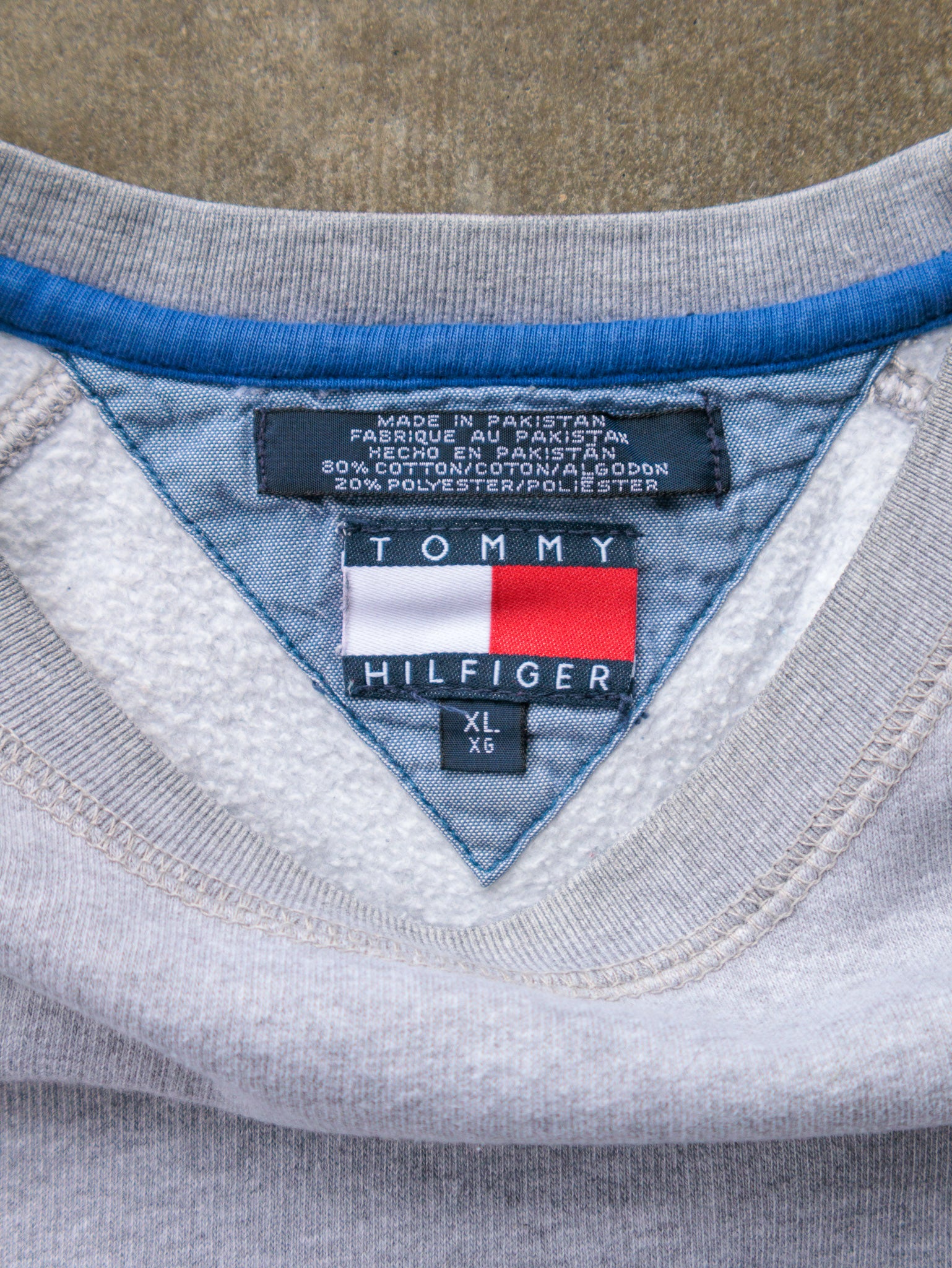 Vintage 00s Grey Tommy Hilfiger Sweatshirt (XL)