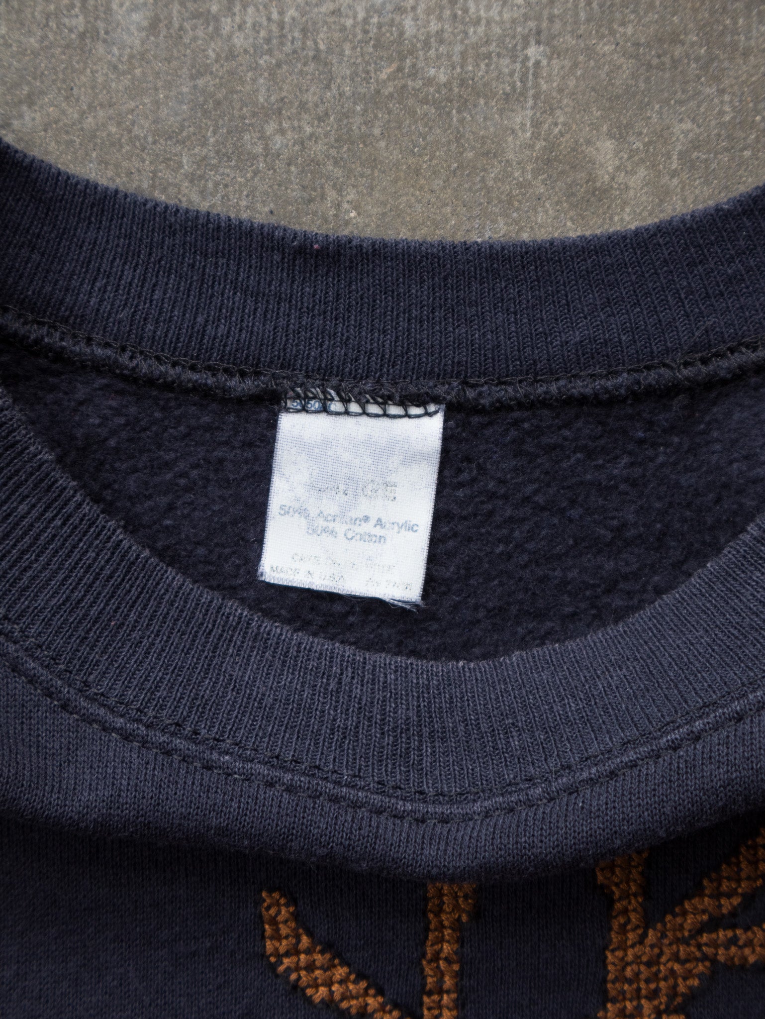 Vintage 90s Navy Taz Looney Tunes Sweatshirt (L)