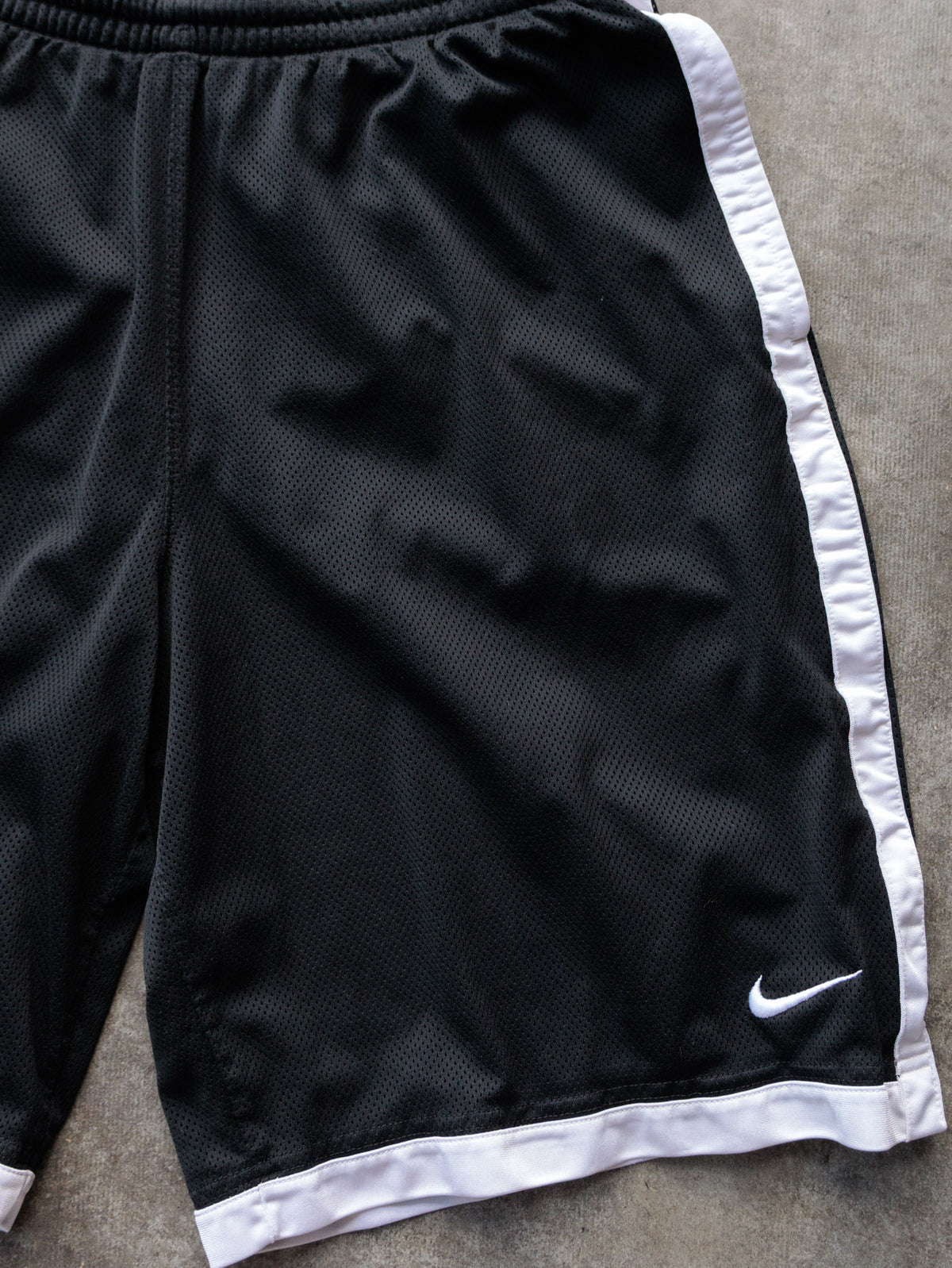 Vintage Black Nike Basketball Mesh Shorts (L)