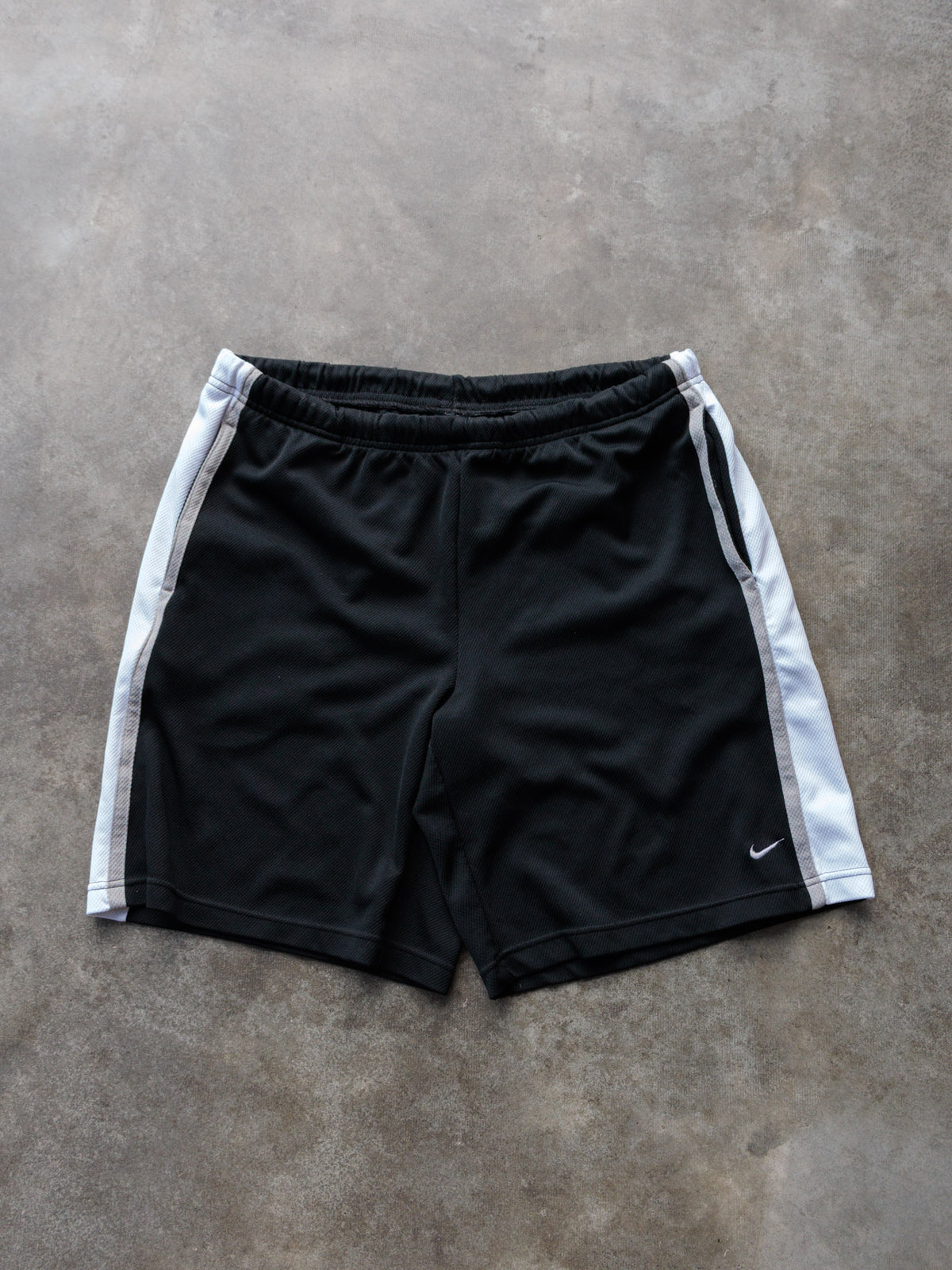 Vintage 00s Black Nike Shorts (-)