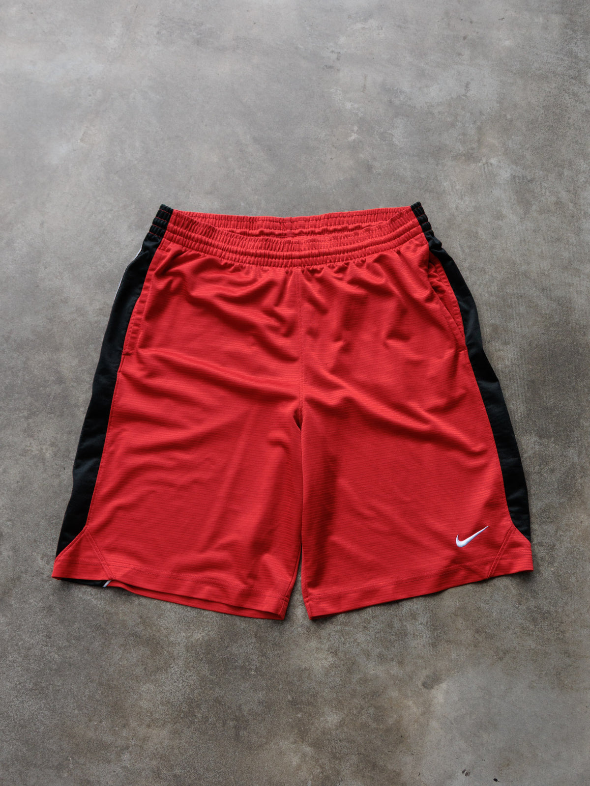 Vintage 00s Red Nike Shorts (L)
