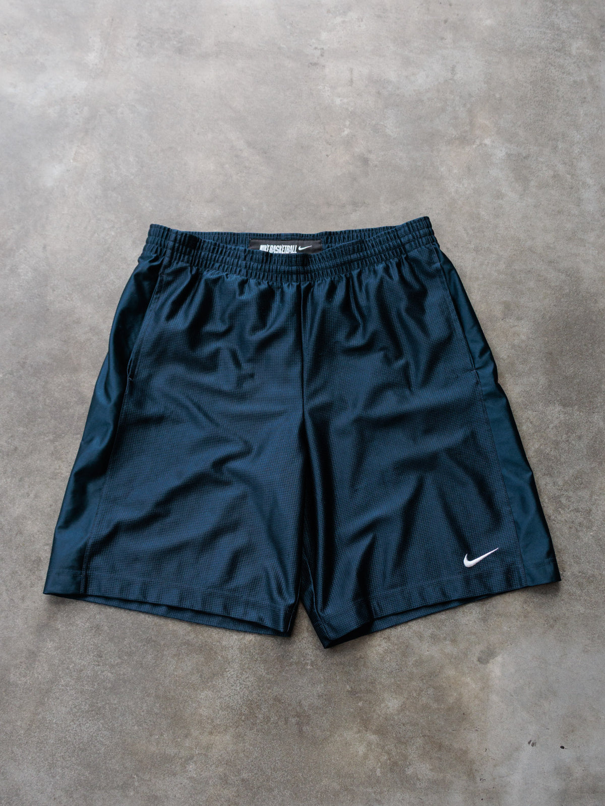 Vintage 00s Navy Nike Basketball Shorts (L)