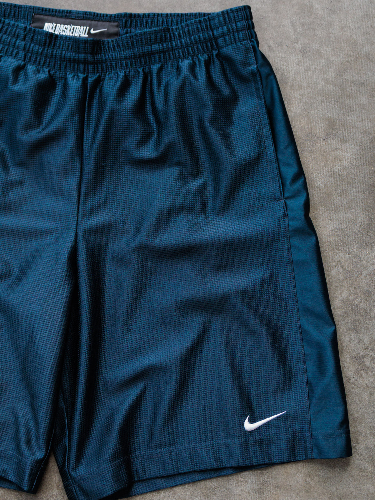 Vintage 00s Navy Nike Basketball Shorts (L)