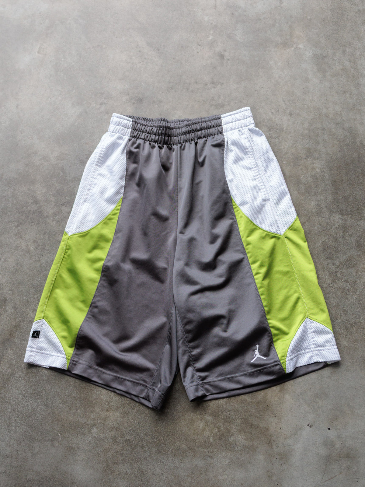 Vintage 00s Grey Jordan Basketball Shorts (M)