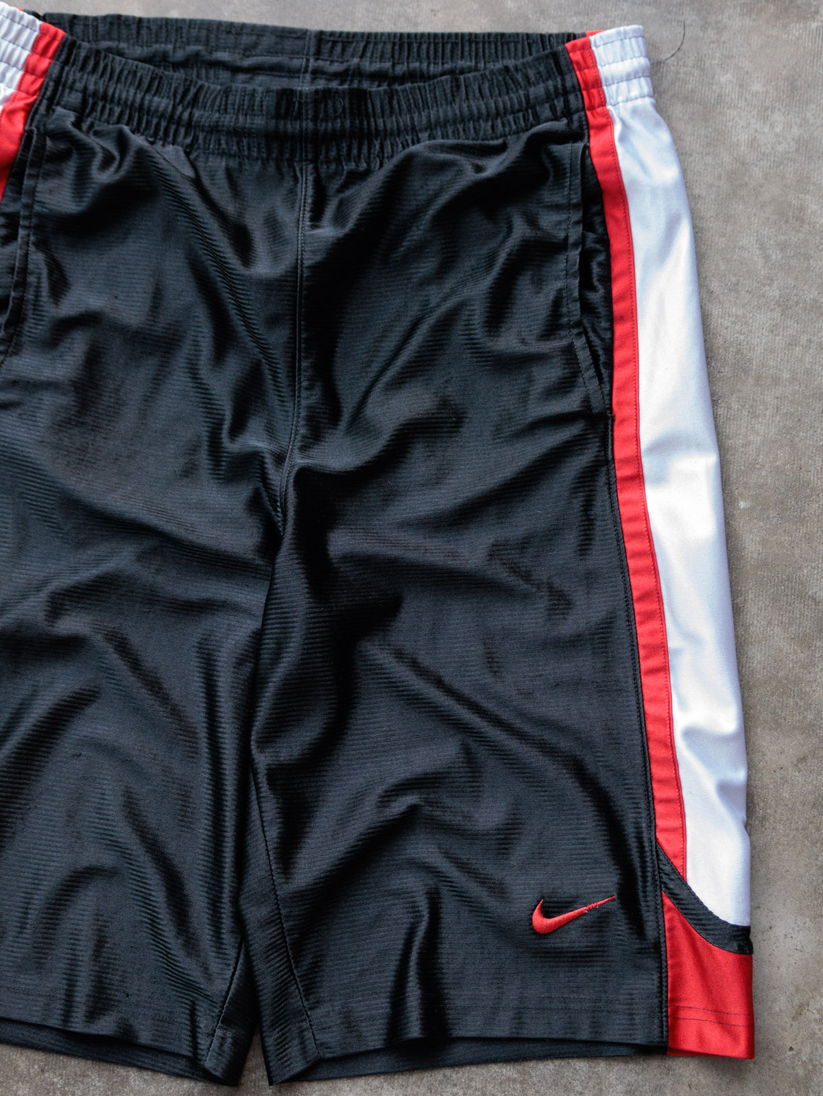 Vintage 00s Black Nike Shorts (M)