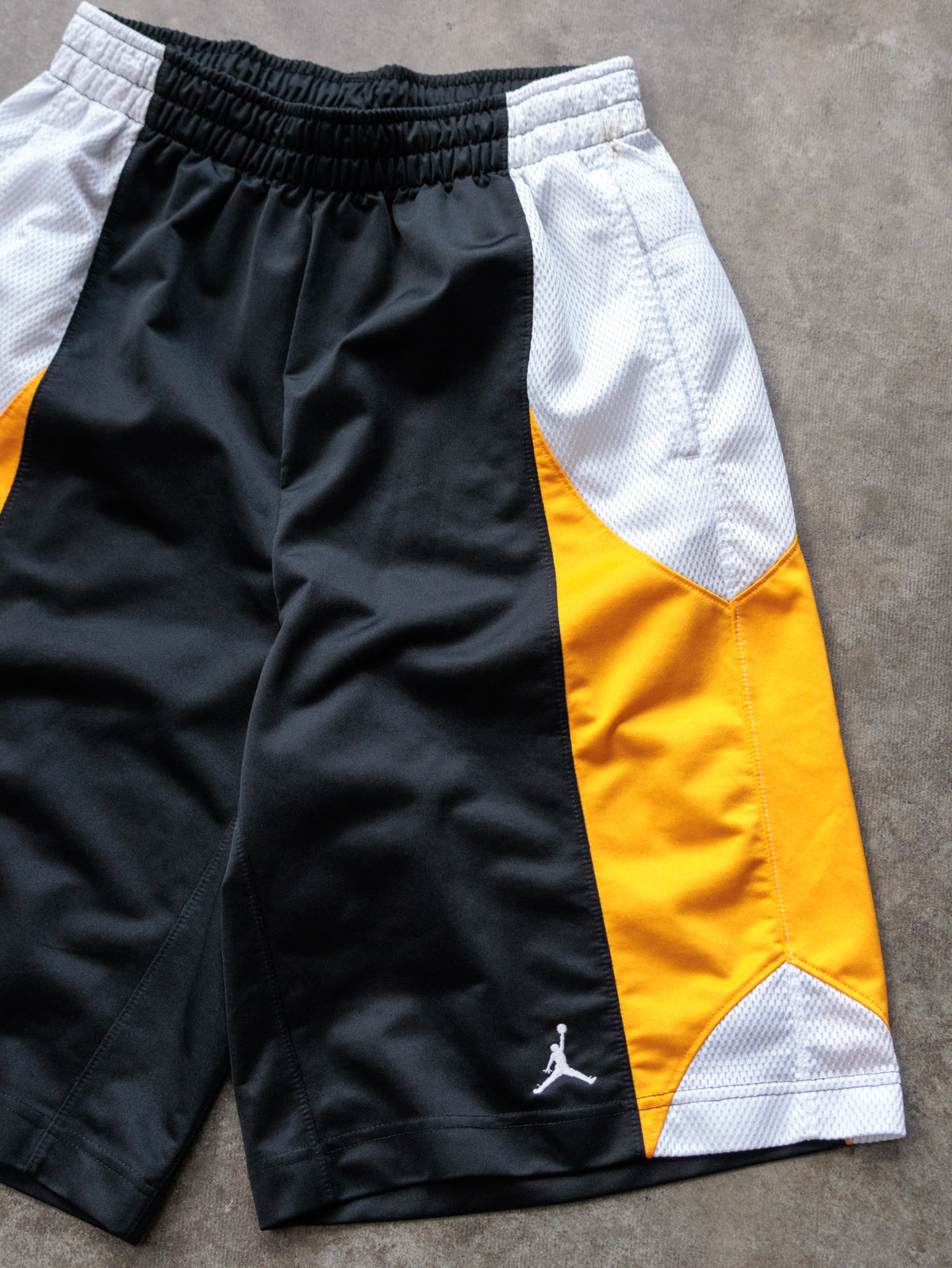 Vintage 00s Black Jordan Basketball Shorts (M)