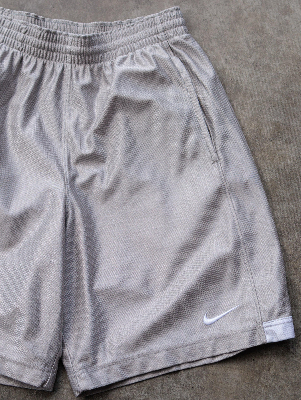 Vintage 00s Grey Nike Shorts (M)