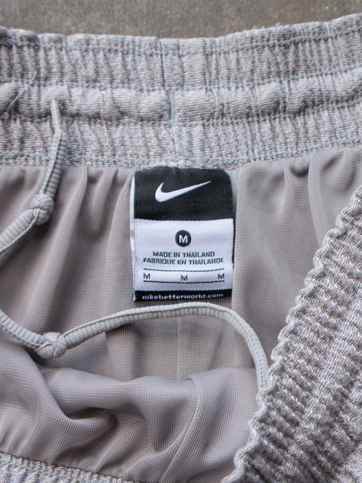 Vintage 00s Grey Nike Shorts (M)