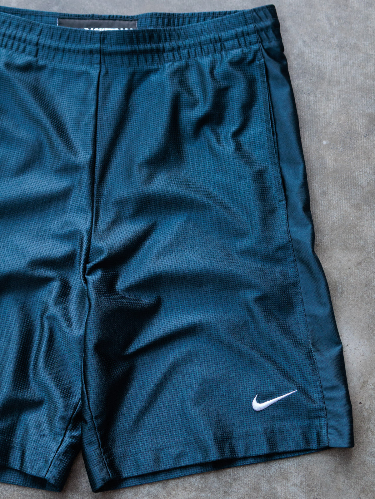 Vintage 90s Green Nike Basketball Shorts (-)