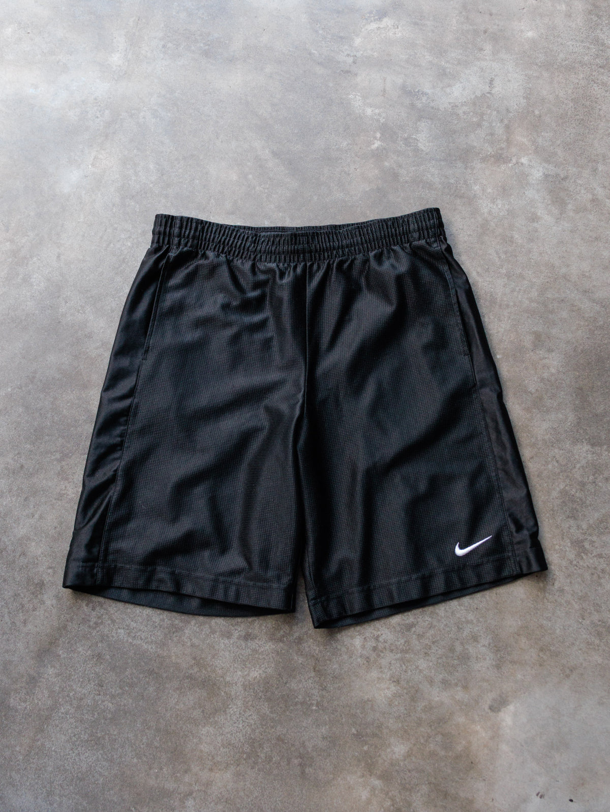 Vintage 00s Black Nike Basketball Shorts (M)