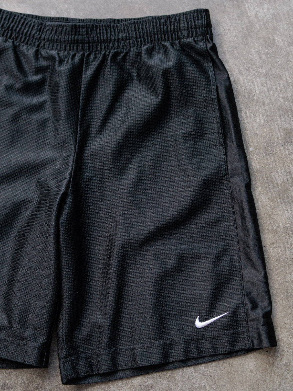 Vintage 00s Black Nike Basketball Shorts (M)
